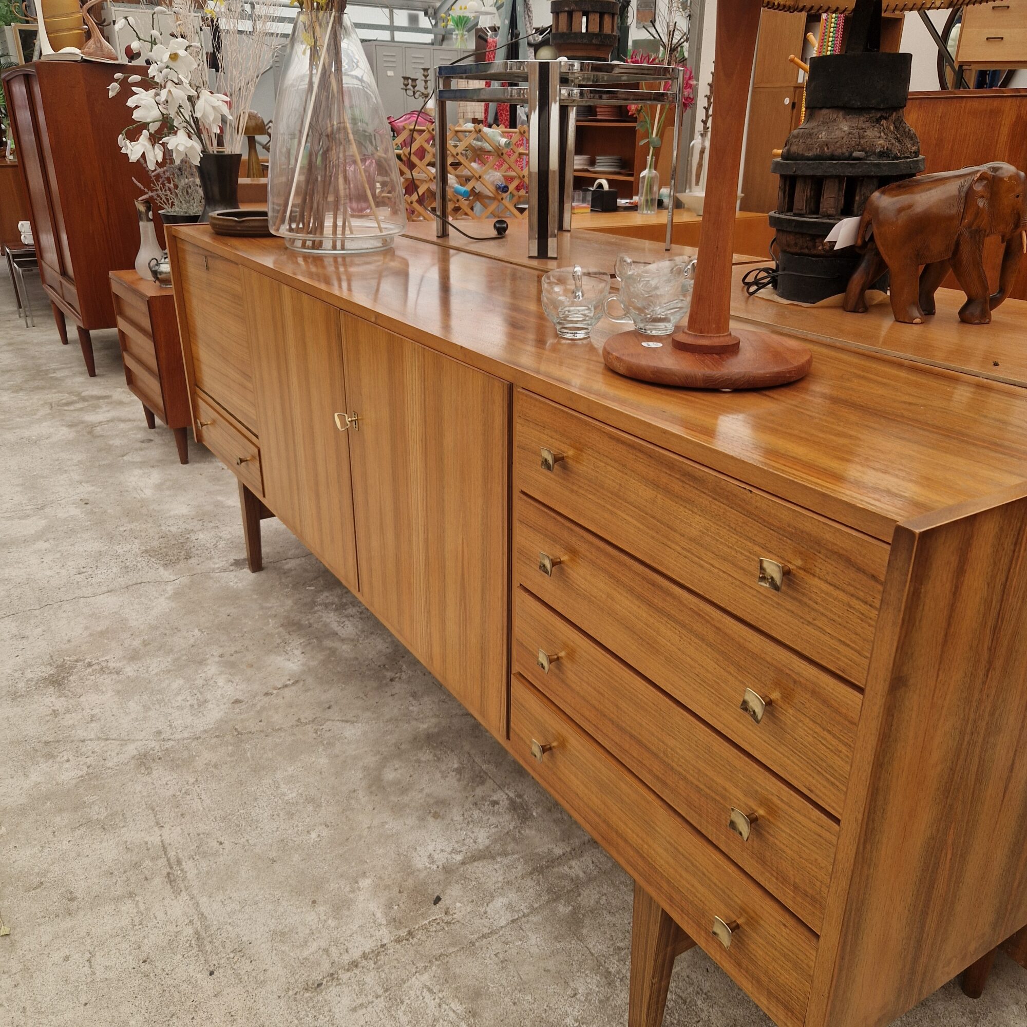 leuk vintage dressoir 210m