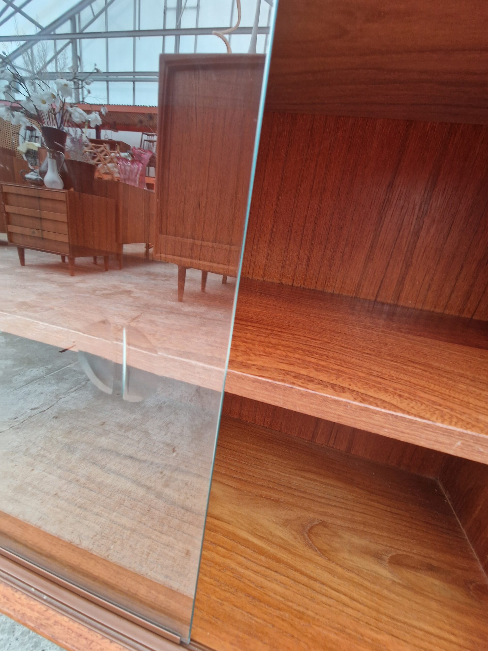 Vintage vitrinekast 160cm met mooie geslepen grepen - Afbeelding 4