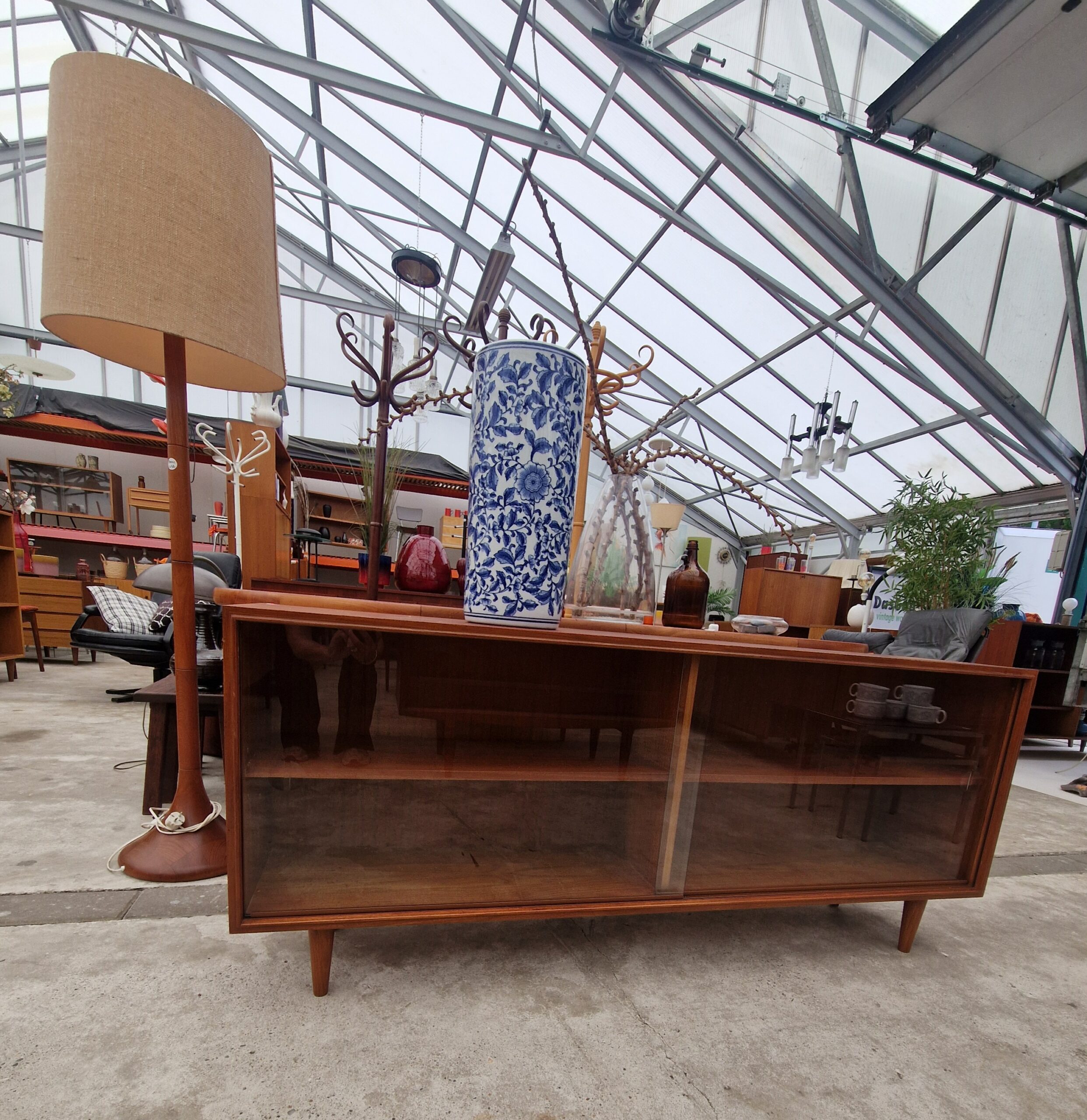 Vintage vitrinekast 160cm met mooie geslepen grepen - Afbeelding 6