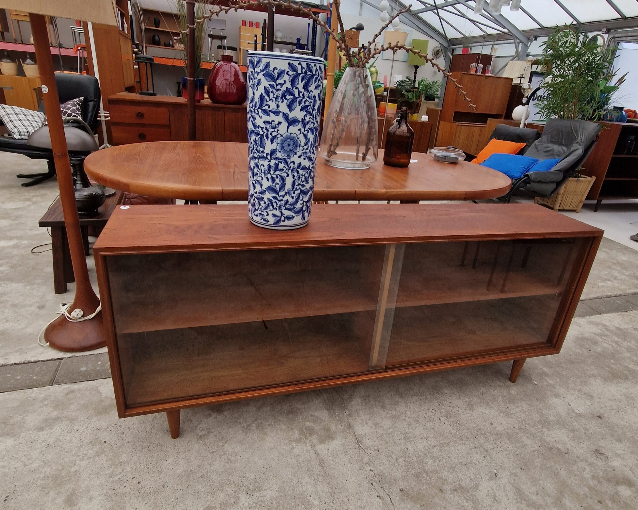 Vintage vitrinekast 160cm met mooie geslepen grepen - Afbeelding 8