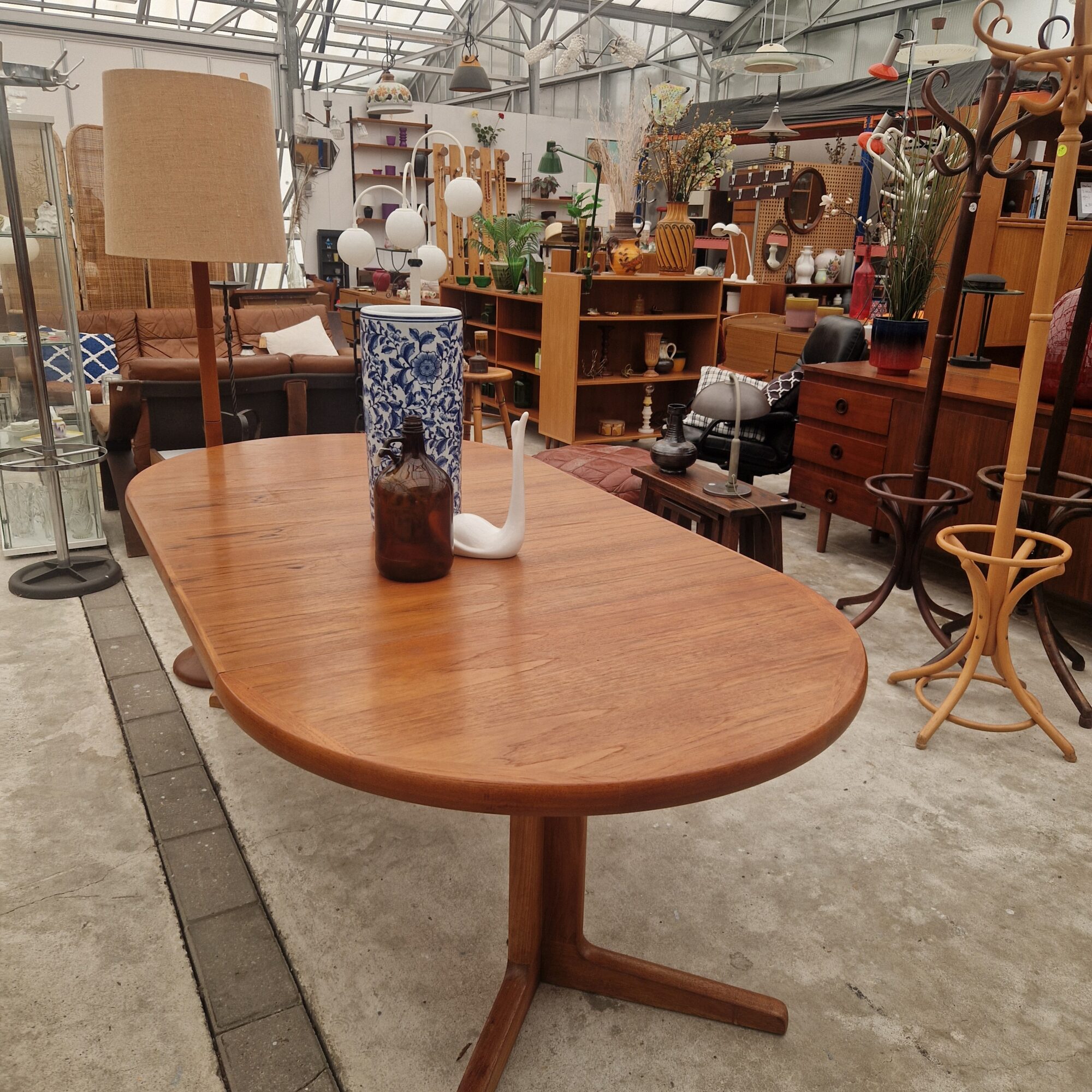 Vintage Deense ronde uitschuiftafel