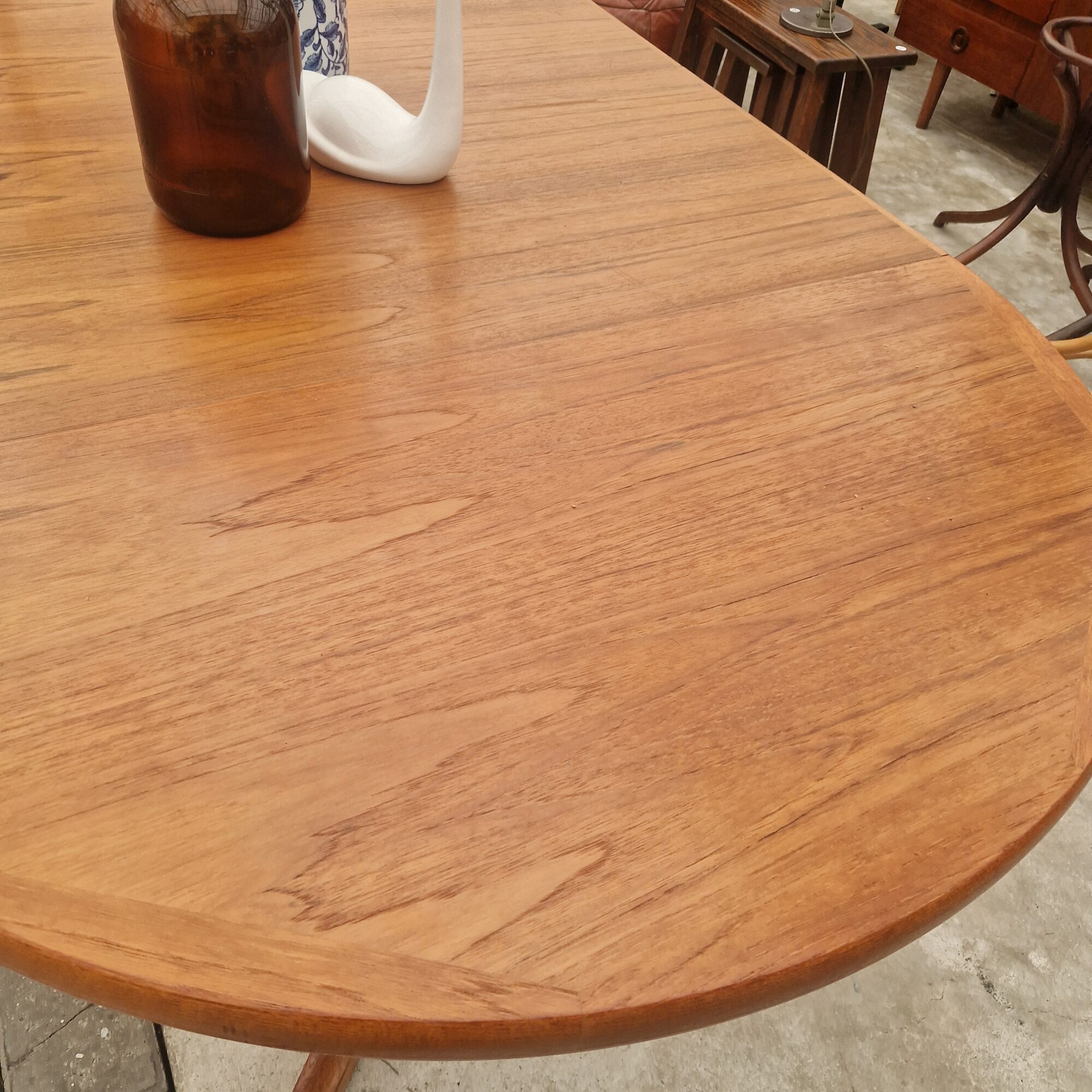 Vintage Deense ronde uitschuiftafel