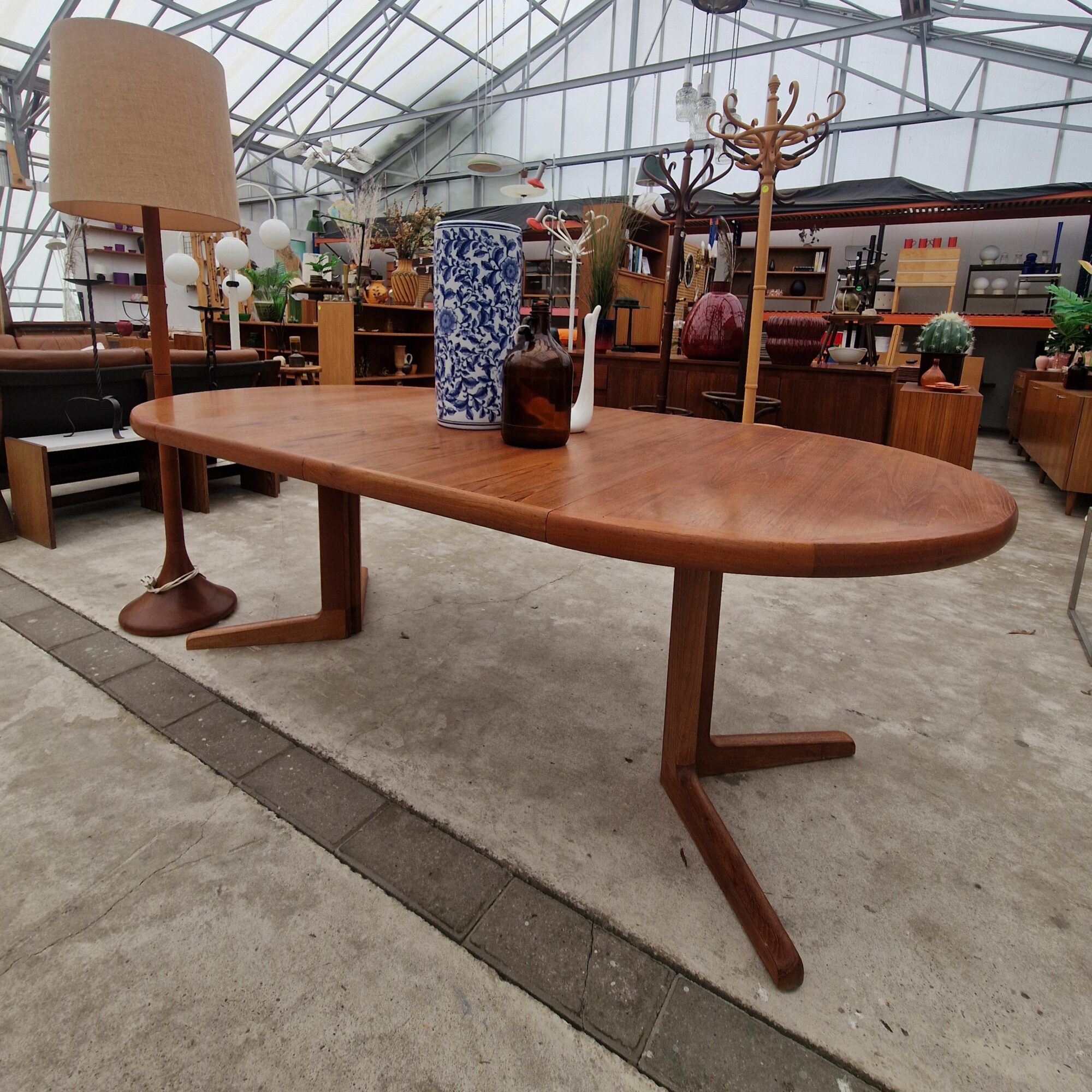 Vintage Deense ronde uitschuiftafel