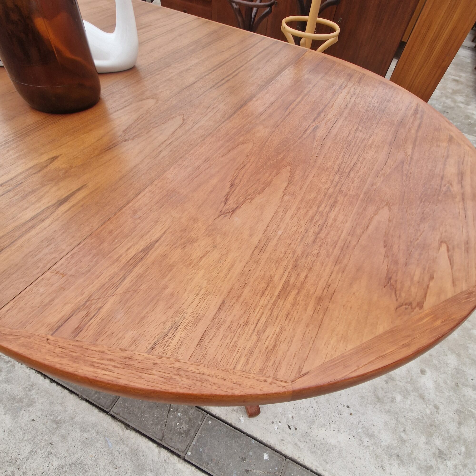 Vintage Deense ronde uitschuiftafel