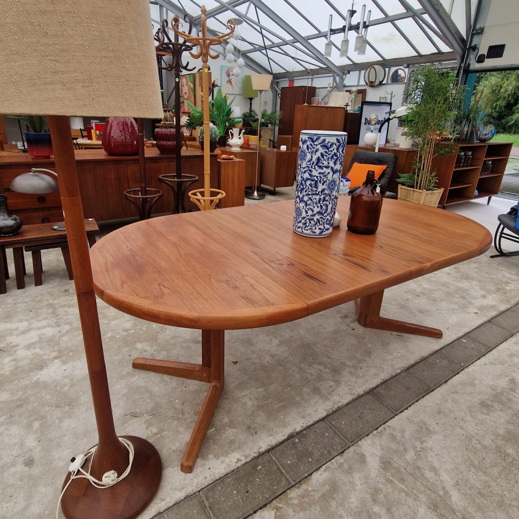 Vintage Deense ronde uitschuiftafel