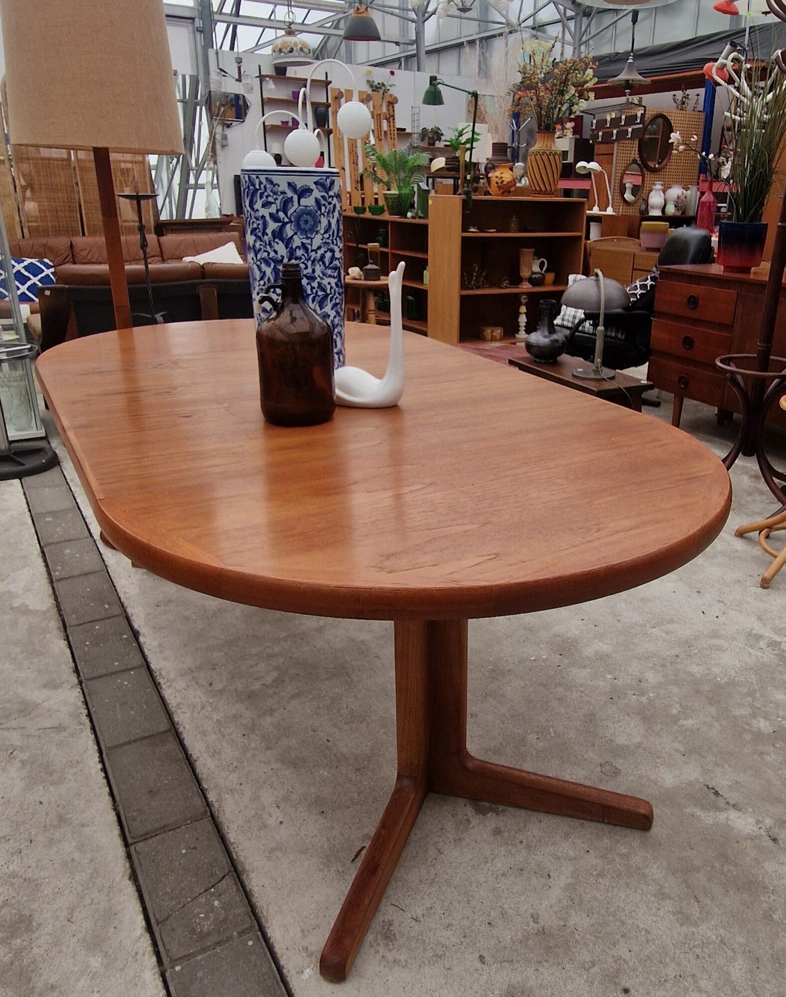 Vintage Deense ronde uitschuiftafel