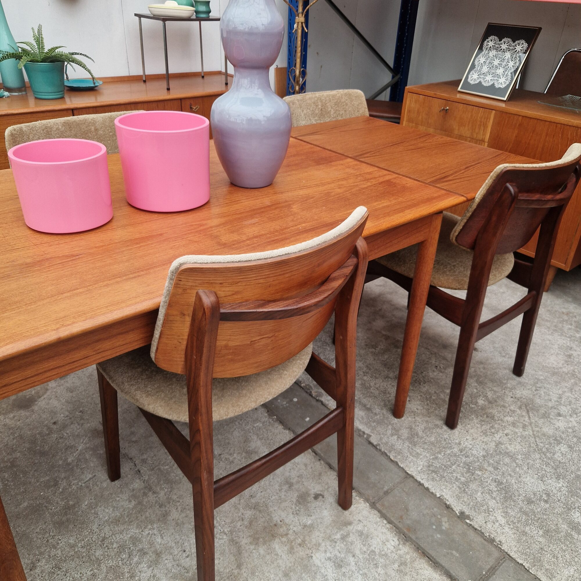 Vintage teakhouten uitschuiftafel