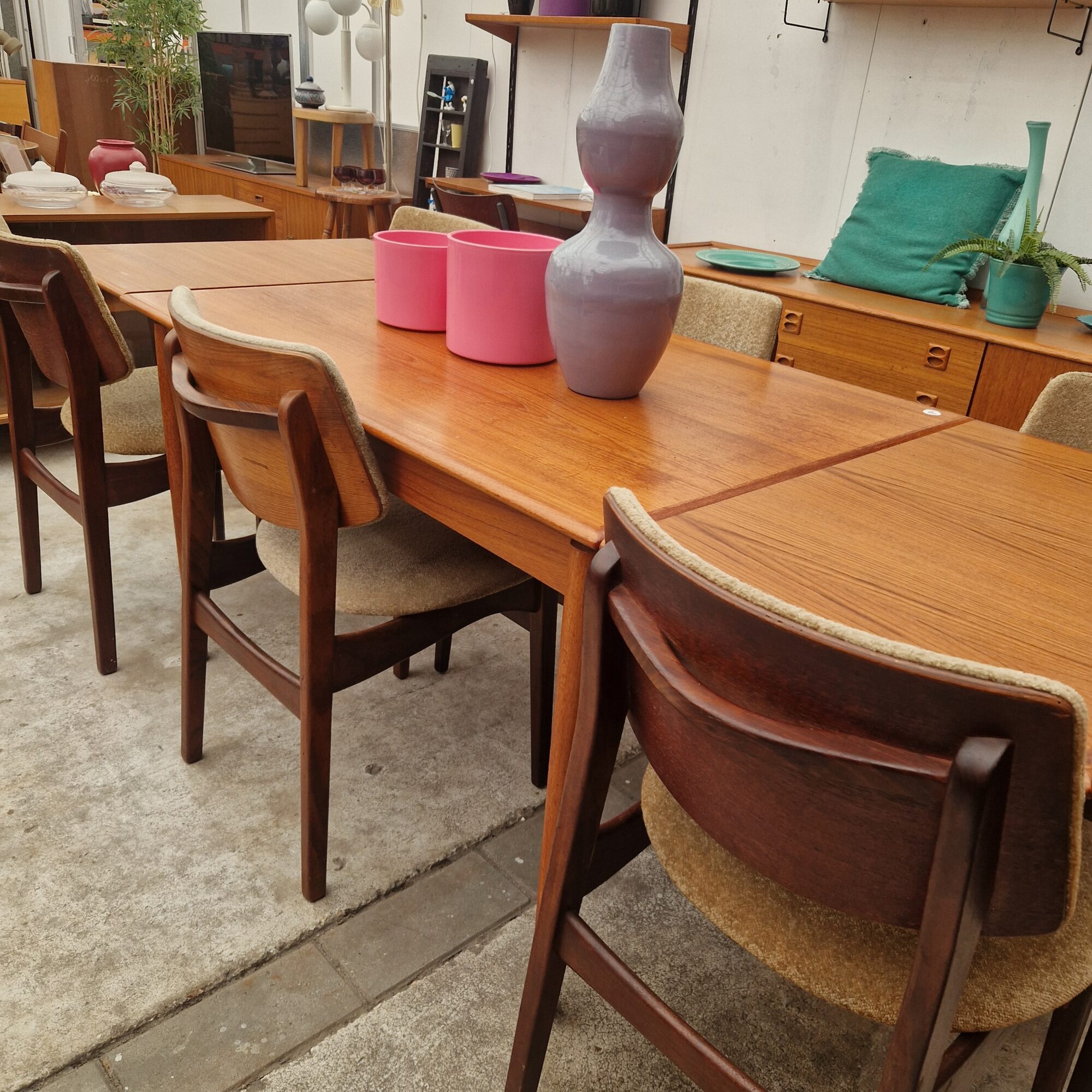 Vintage teakhouten uitschuiftafel
