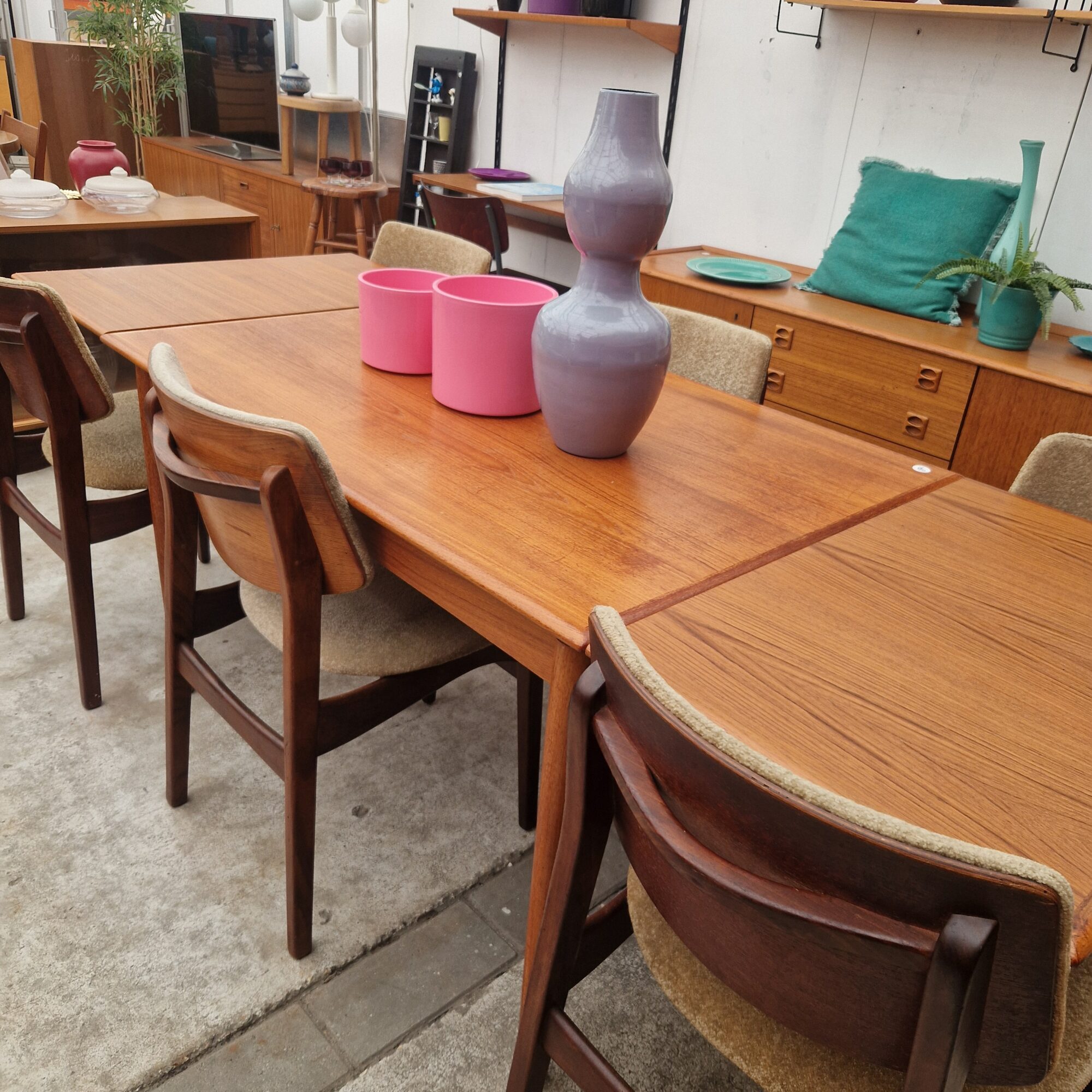 Vintage teakhouten uitschuiftafel