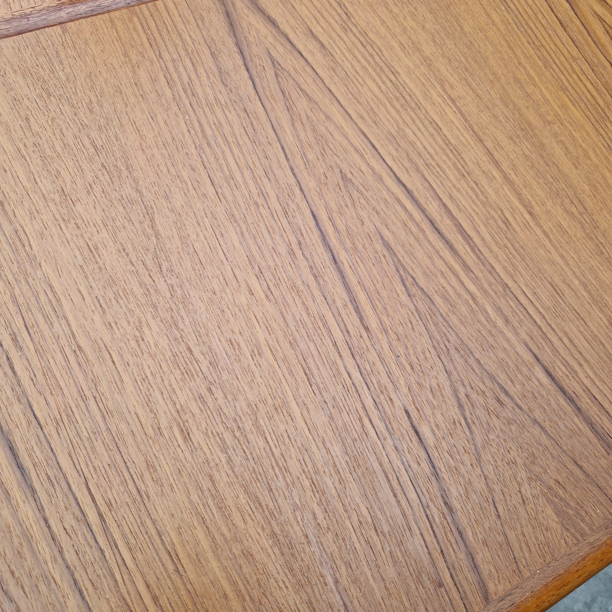 Vintage teakhouten uitschuiftafel