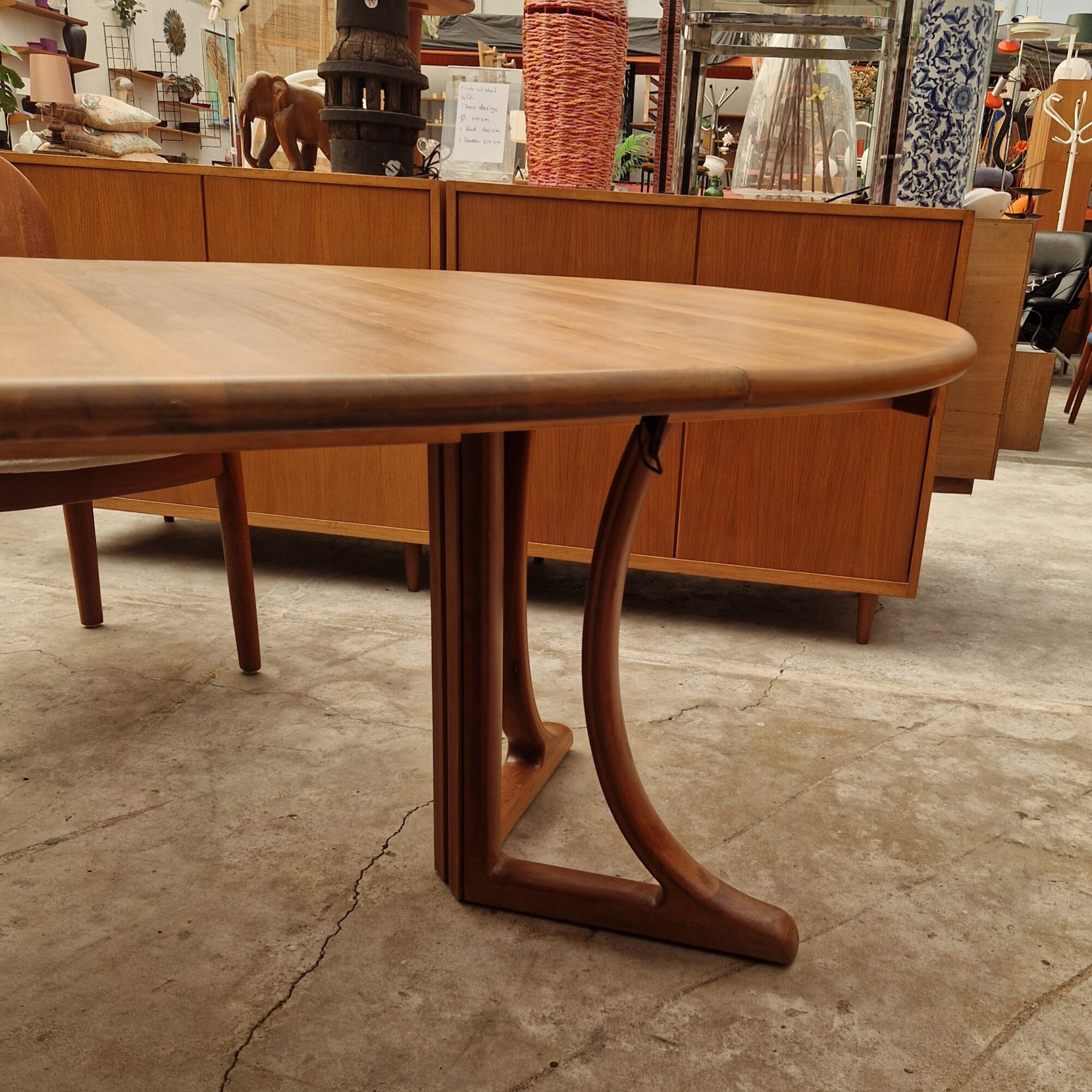 Ronde vintage uitschuiftafel