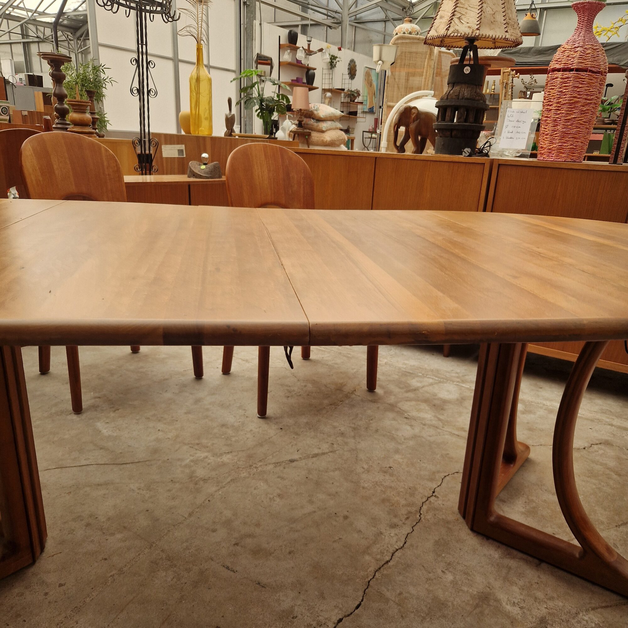 Ronde vintage uitschuiftafel