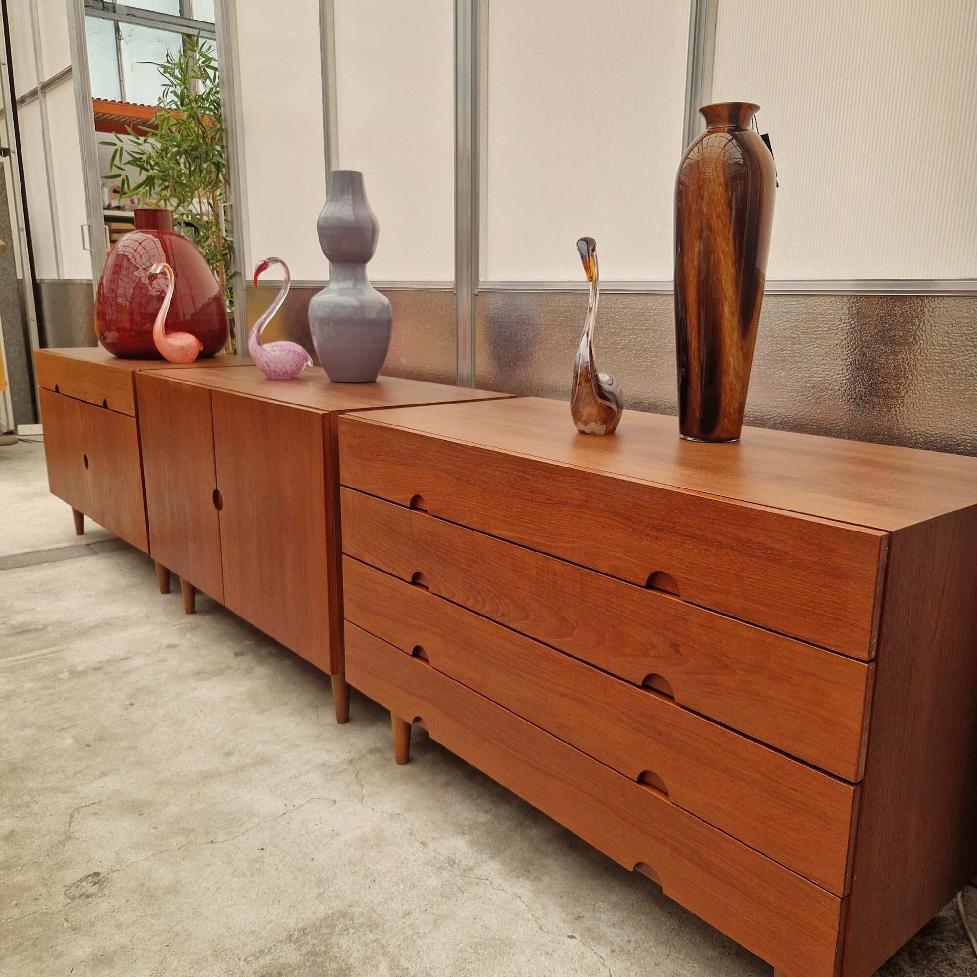 Drie vintage kasten 100cm van Bramin