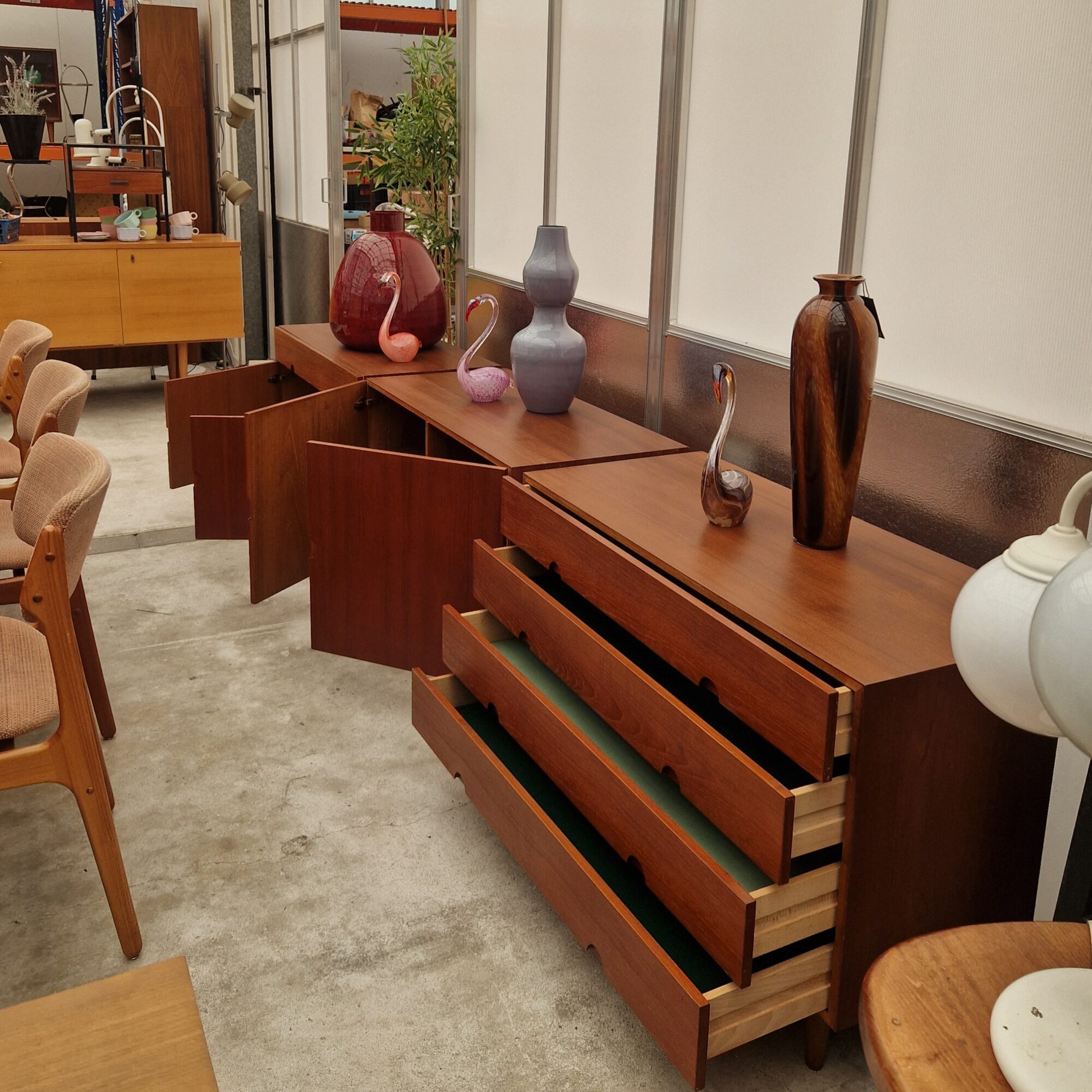 Drie vintage kasten 100cm van Bramin