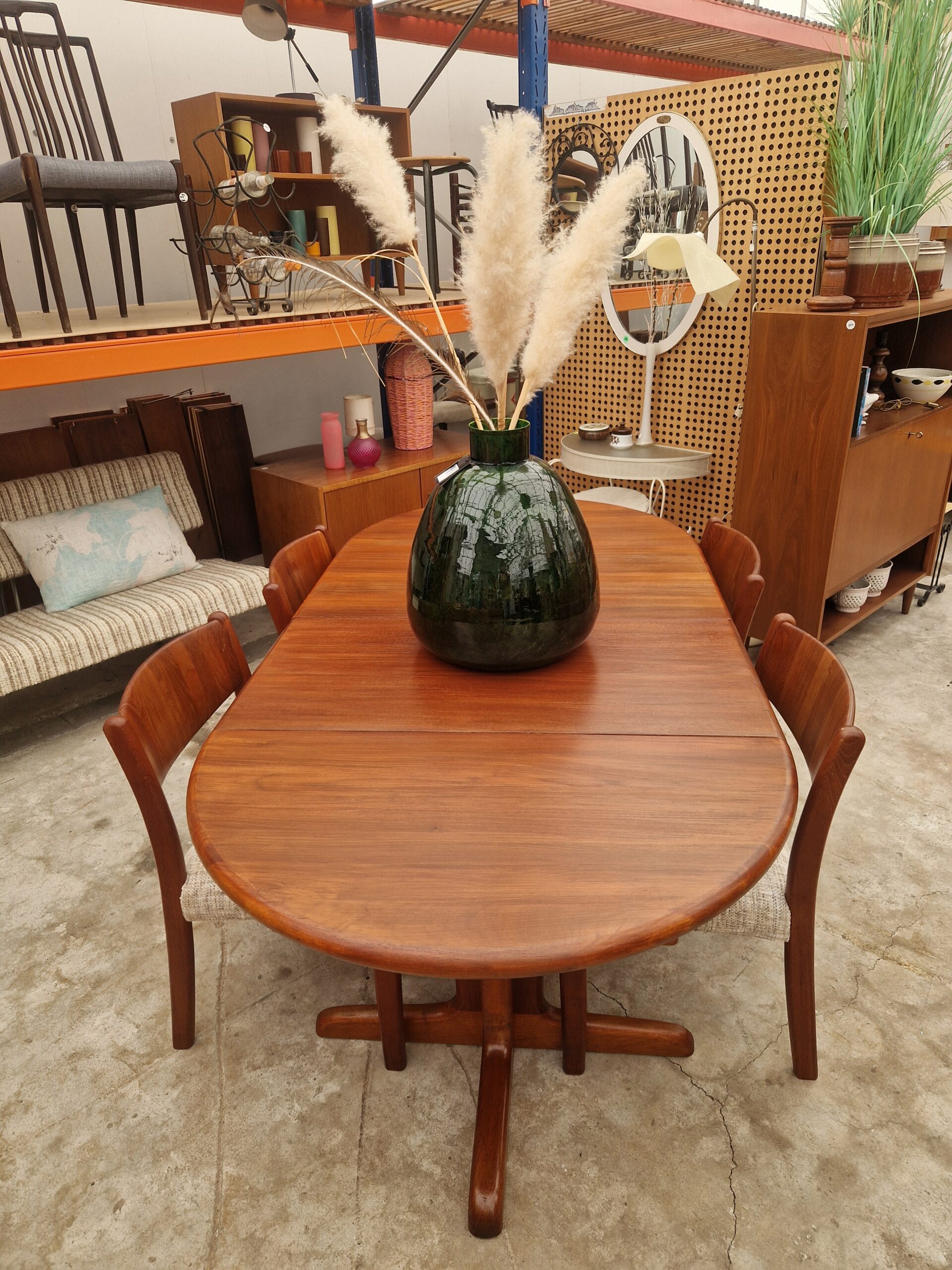 Vintage Dyrlund ronde uitschuiftafel tot 200cm en vier eetkamerstoelen - Afbeelding 9