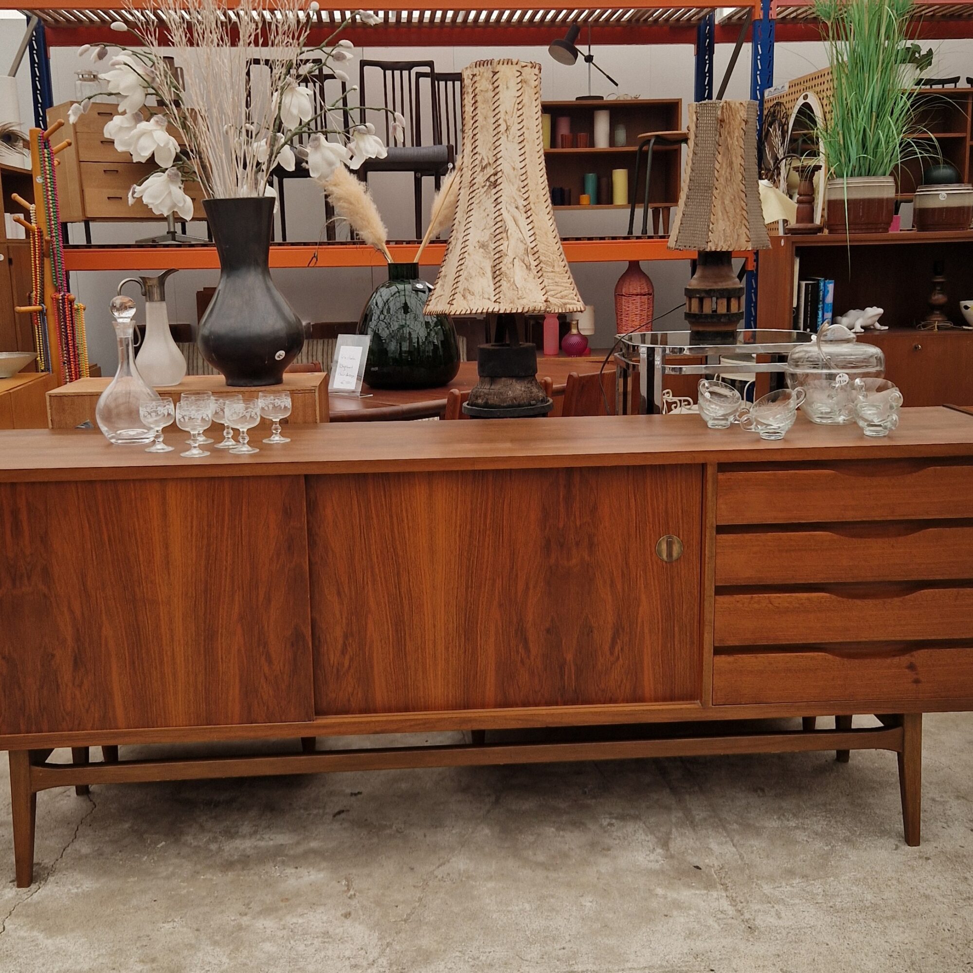Alternative view of Vintage dressoir 230cm met twee schuifdeuren