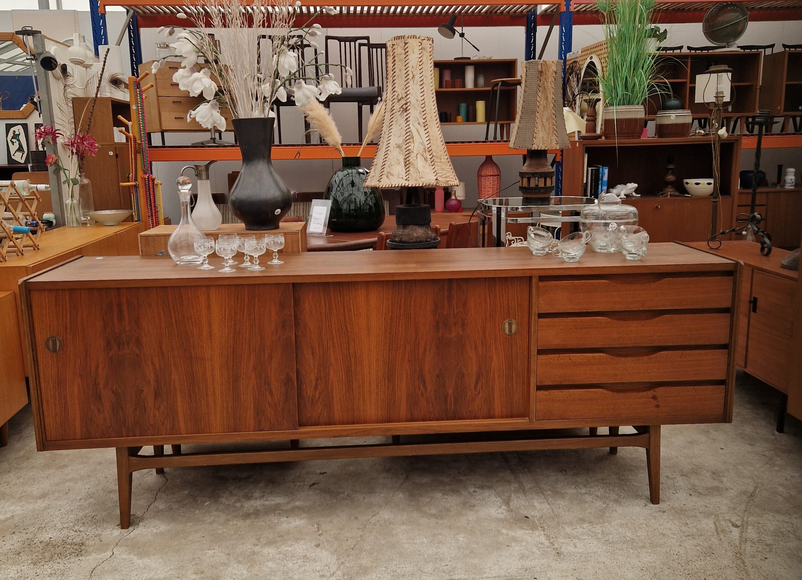 Vintage dressoir 230cm met twee schuifdeuren - Afbeelding 2