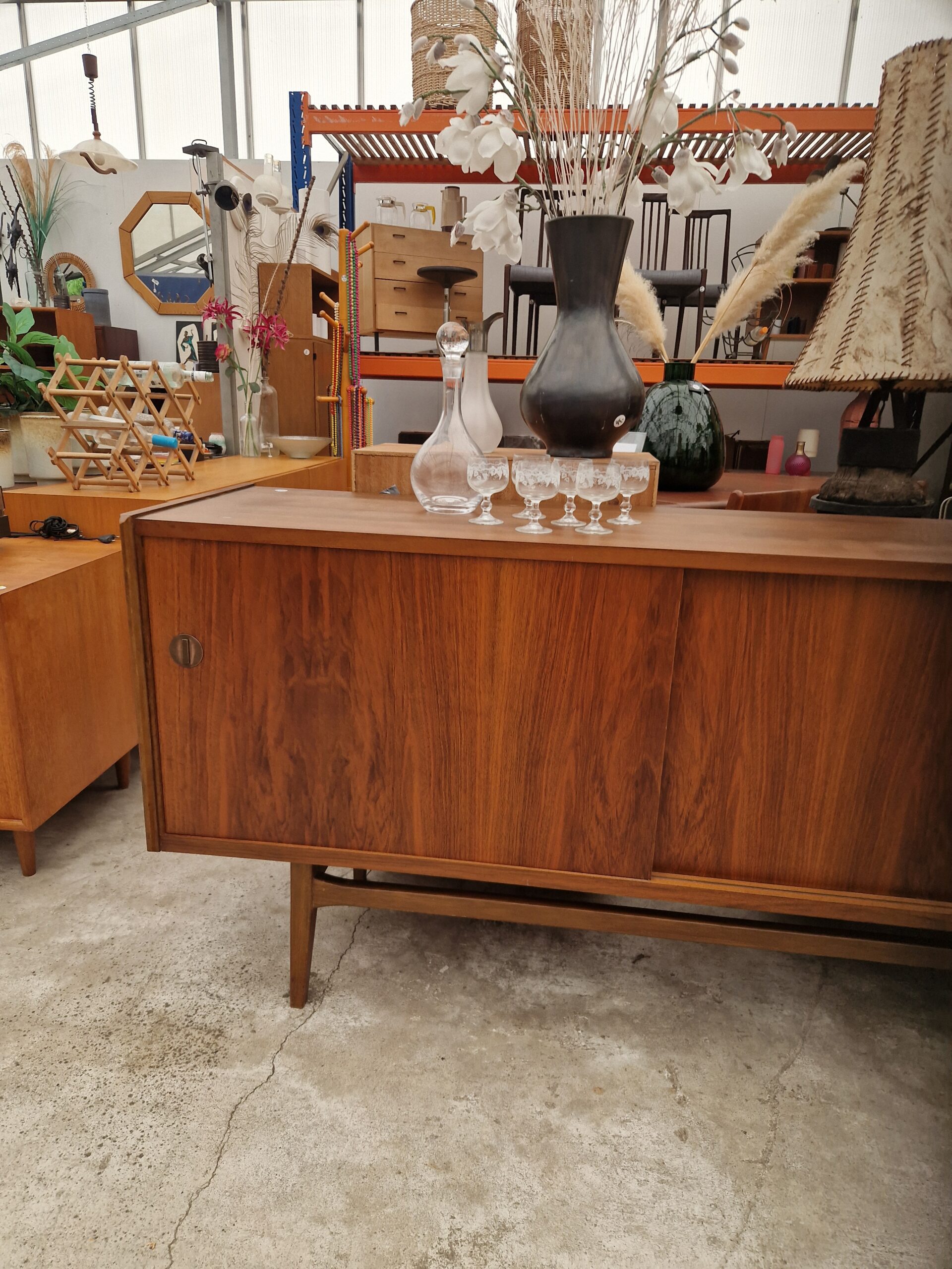 Vintage dressoir 230cm met twee schuifdeuren - Afbeelding 3