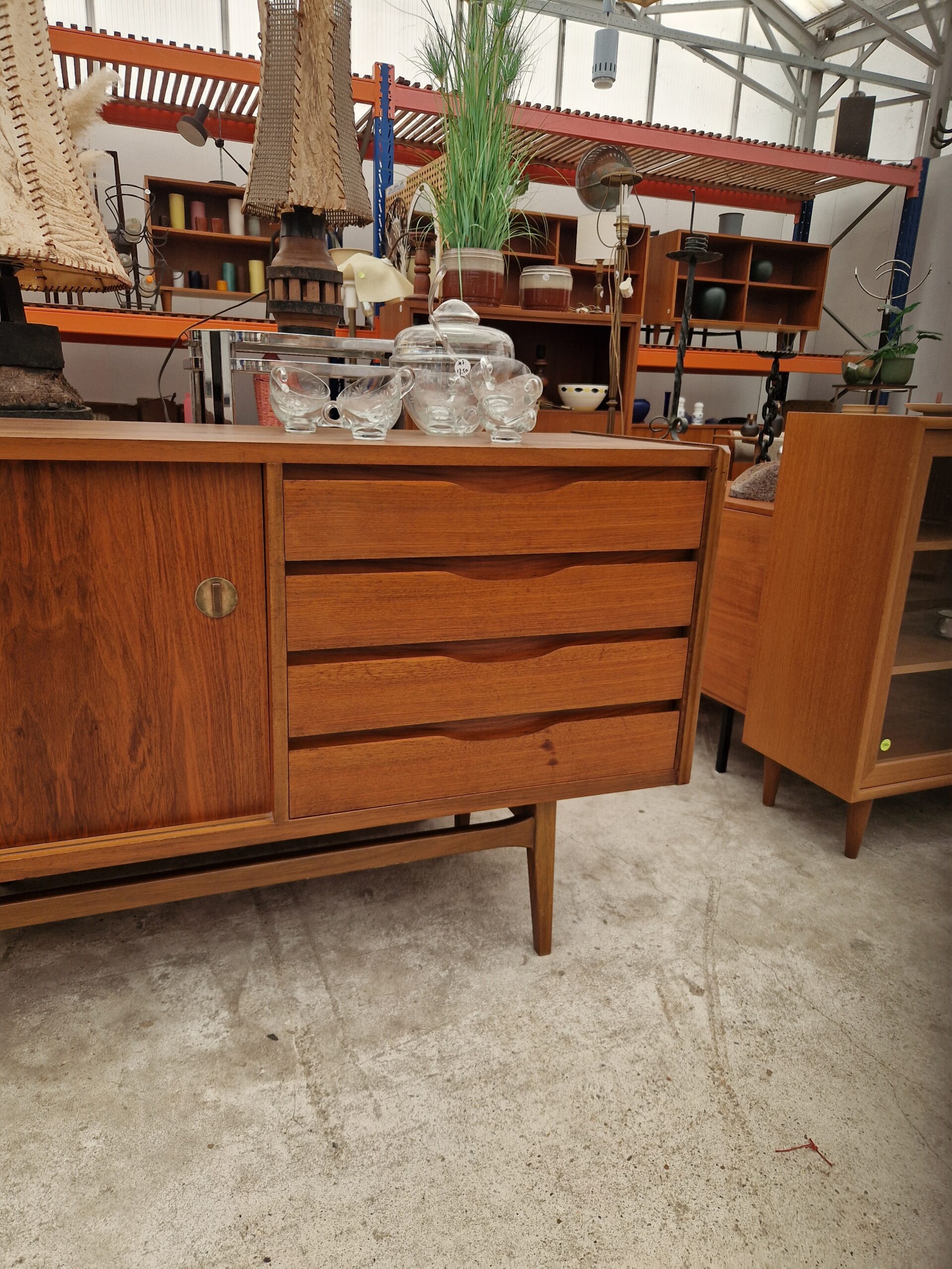 Vintage dressoir 230cm met twee schuifdeuren - Afbeelding 5