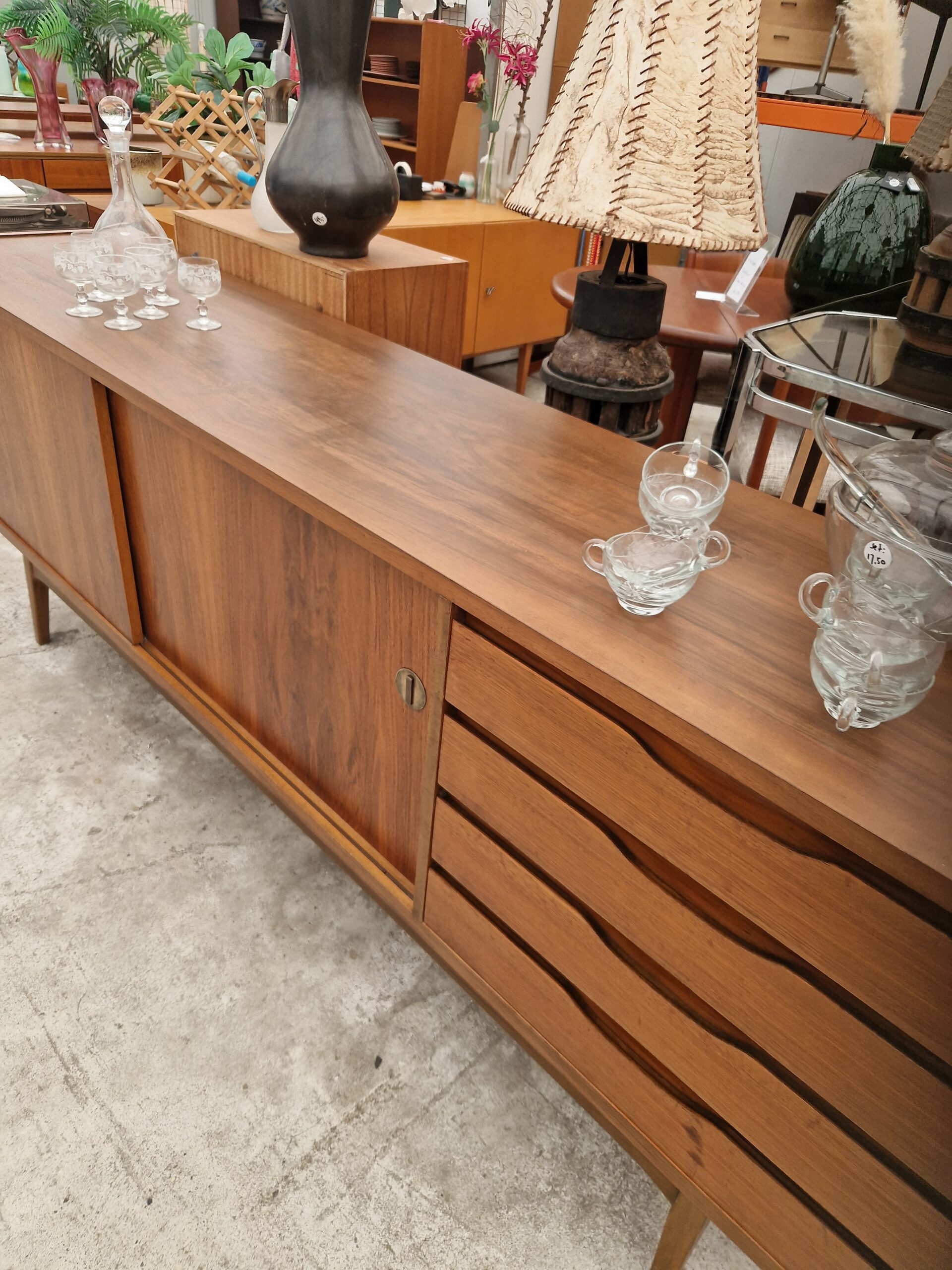 Vintage dressoir 230cm met twee schuifdeuren - Afbeelding 6