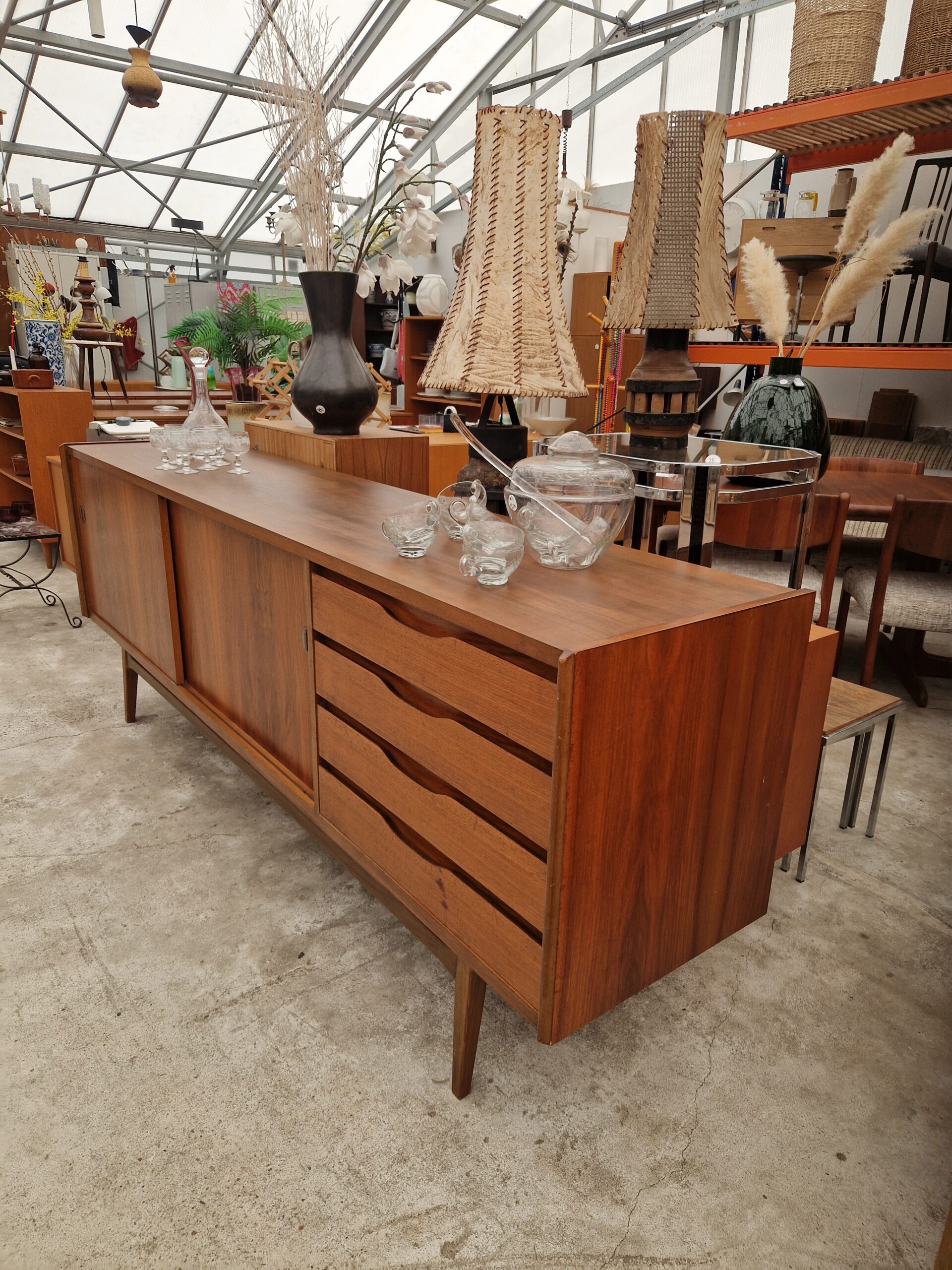 Vintage dressoir 230cm met twee schuifdeuren - Afbeelding 12