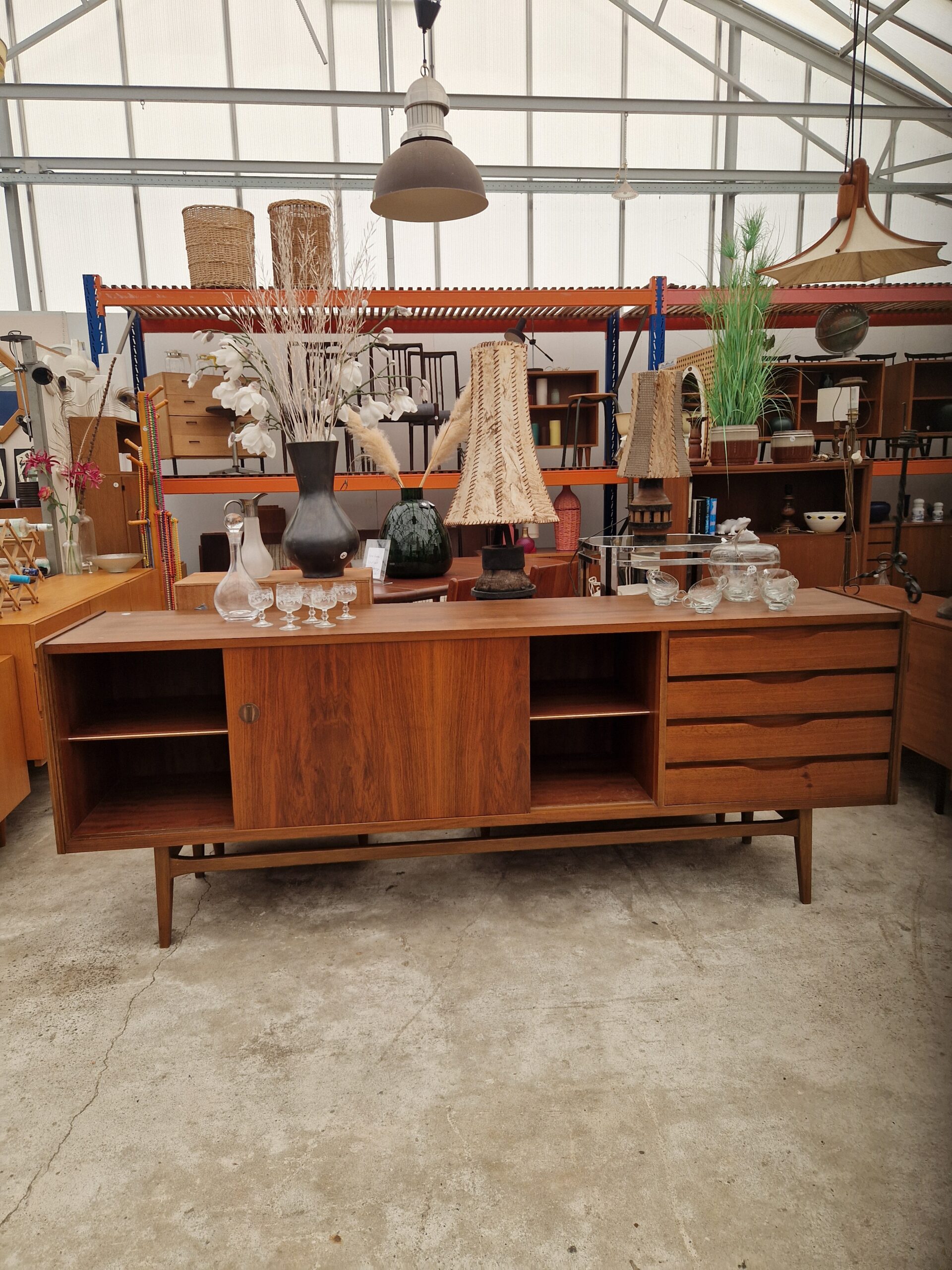 Vintage dressoir 230cm met twee schuifdeuren - Afbeelding 9