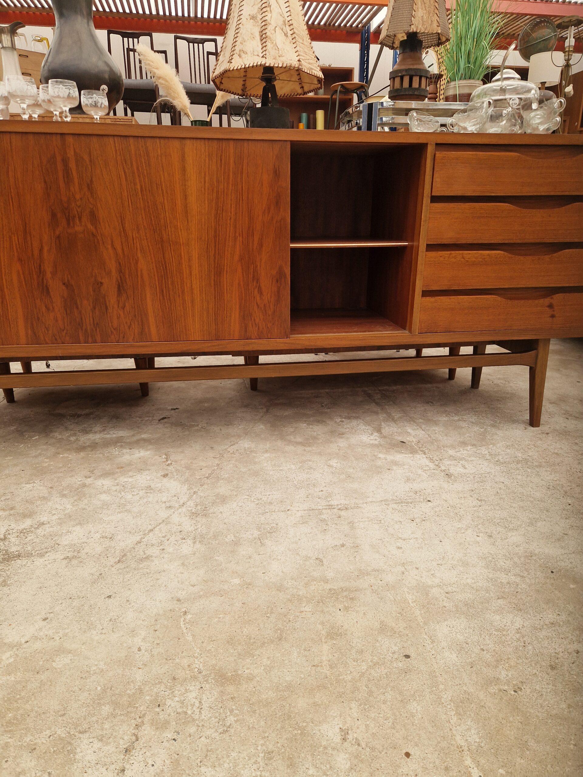 Vintage dressoir 230cm met twee schuifdeuren - Afbeelding 10