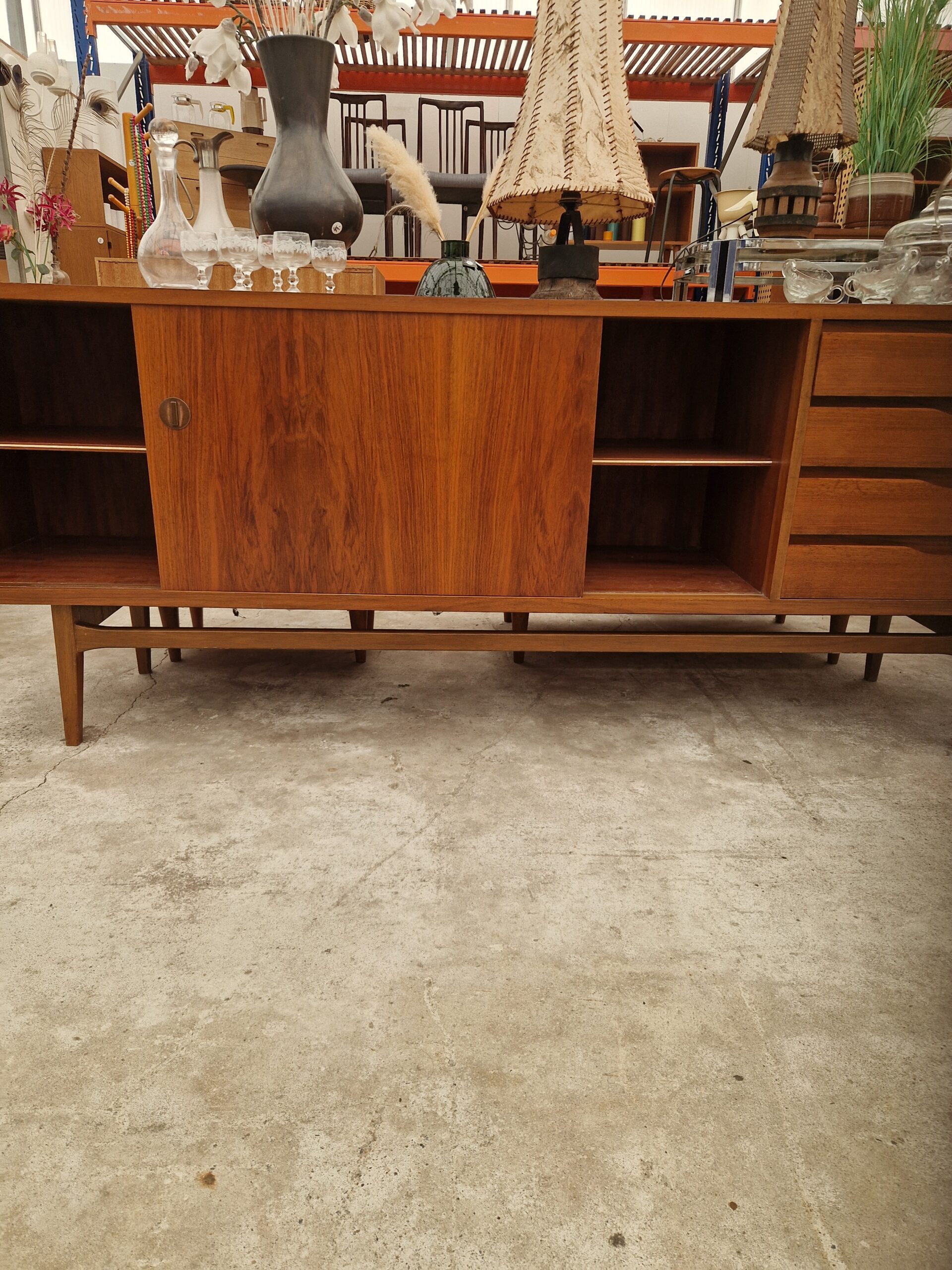 Vintage dressoir 230cm met twee schuifdeuren - Afbeelding 11