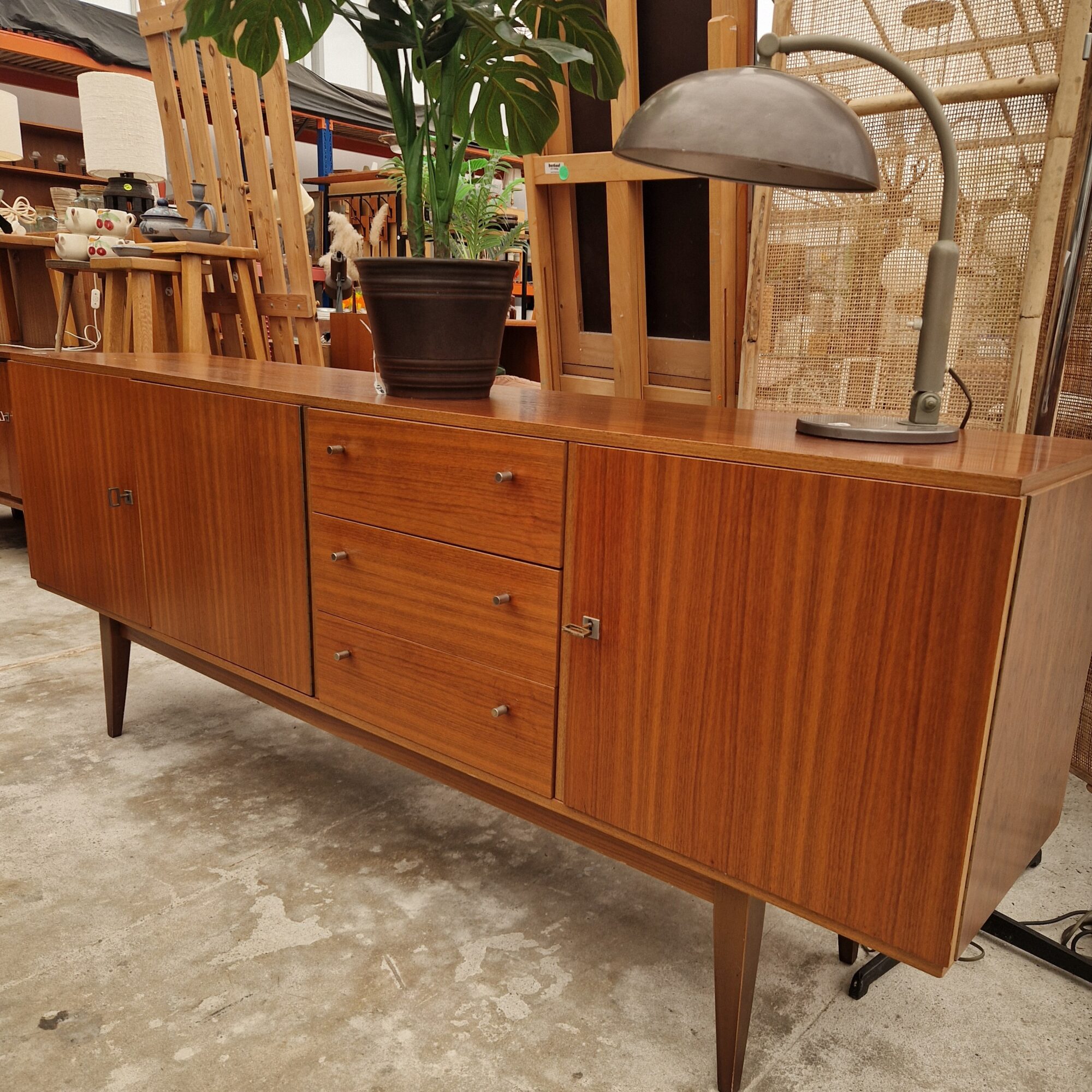 Vintage dressoir 199cm met drie laden