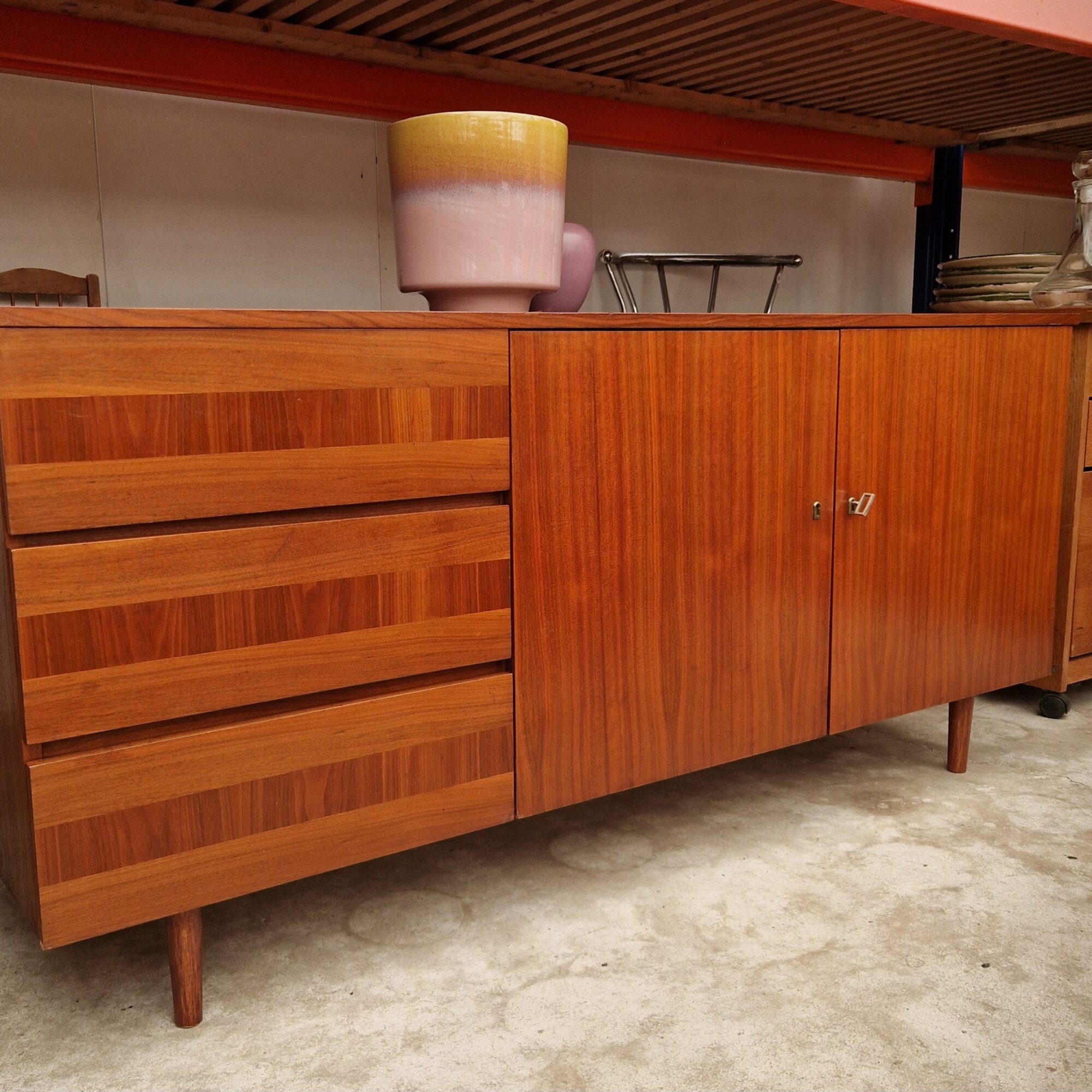 Vintage dressoir 160cm ladefronten met houtmotief