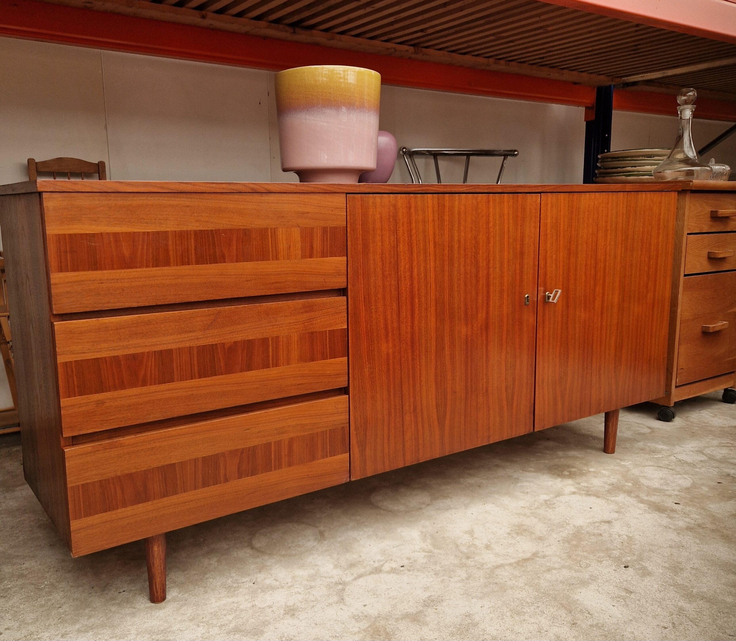 Vintage dressoir 160cm ladefronten met houtmotief
