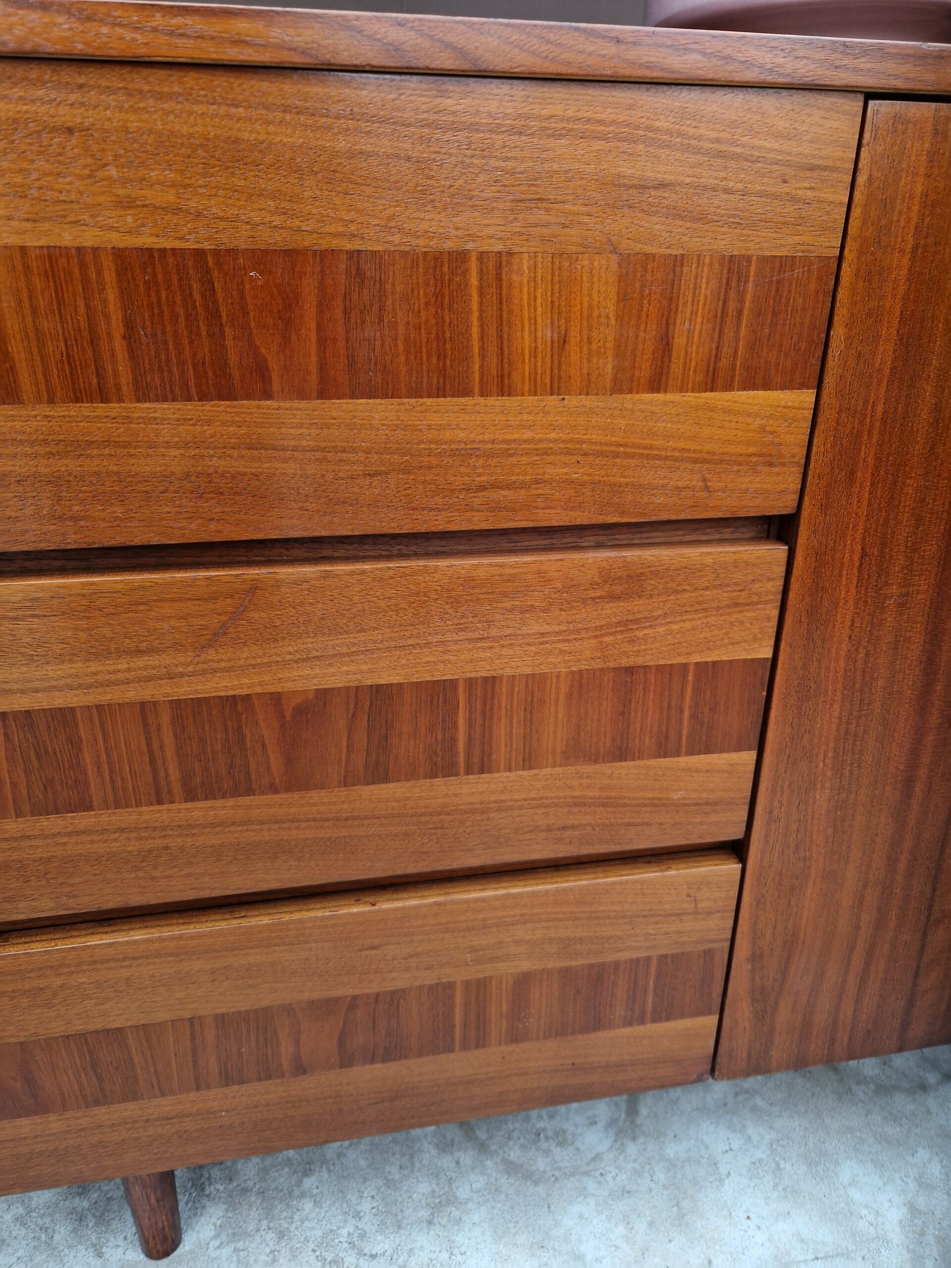 Vintage dressoir 160cm ladefronten met houtmotief - Afbeelding 4