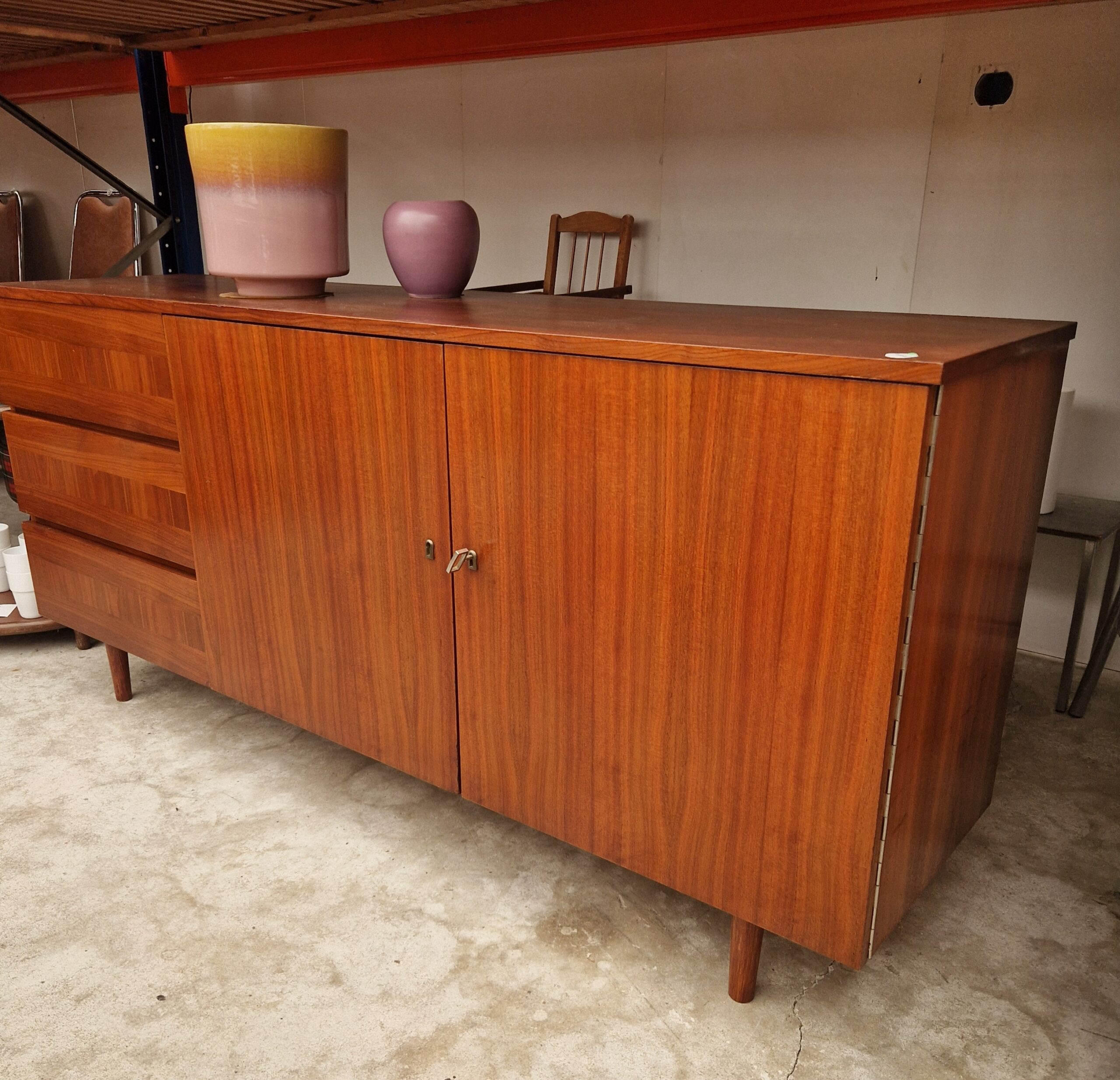 Vintage dressoir 160cm ladefronten met houtmotief - Afbeelding 6