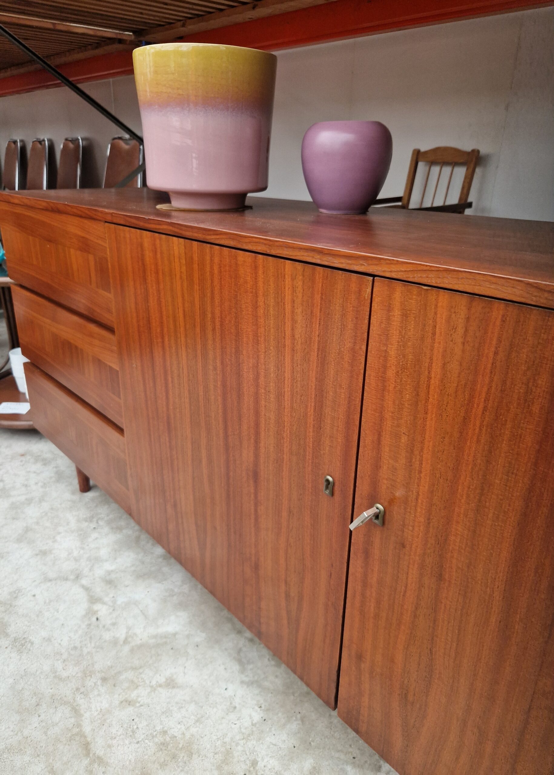 Vintage dressoir 160cm ladefronten met houtmotief - Afbeelding 7