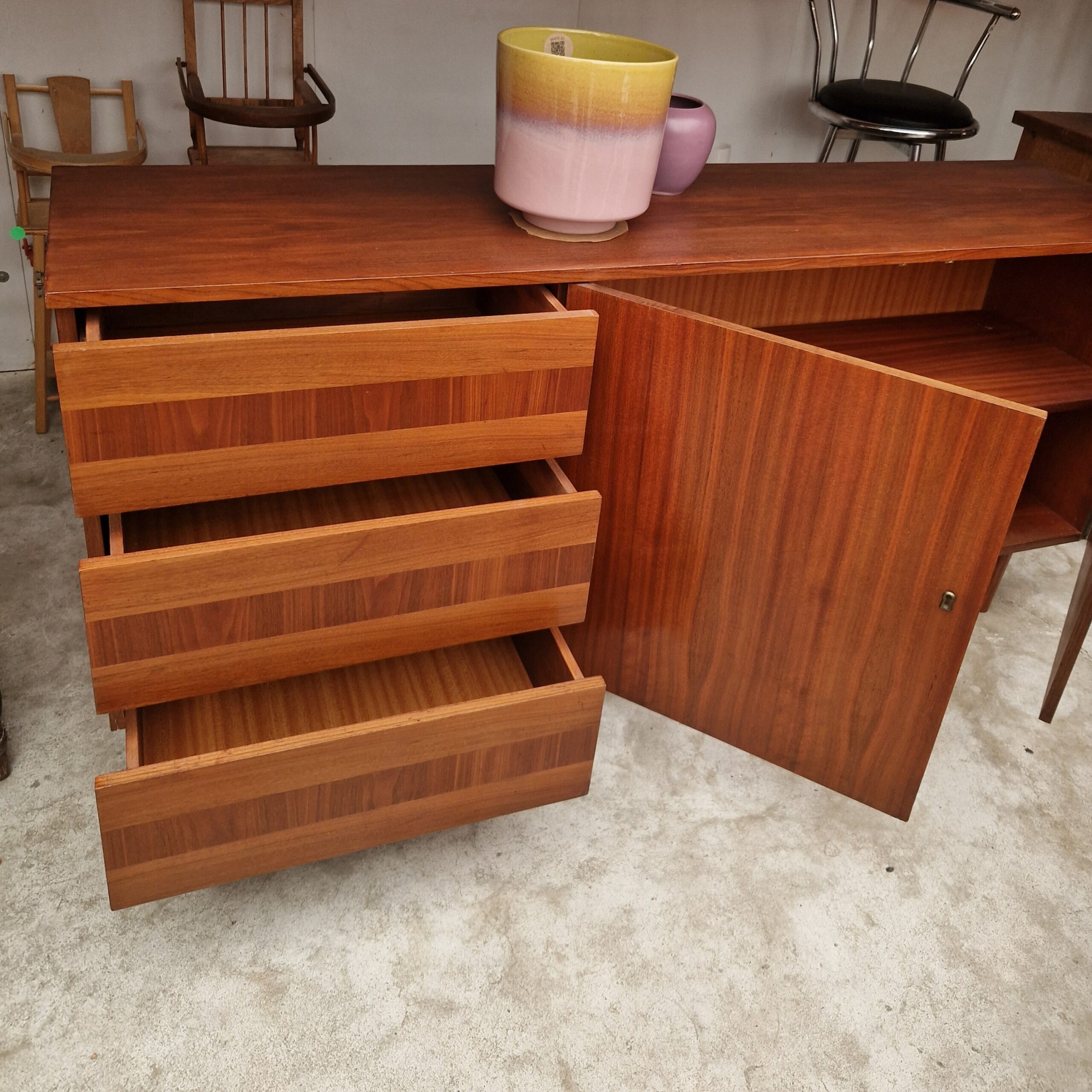 Vintage dressoir 160cm ladefronten met houtmotief - Afbeelding 8
