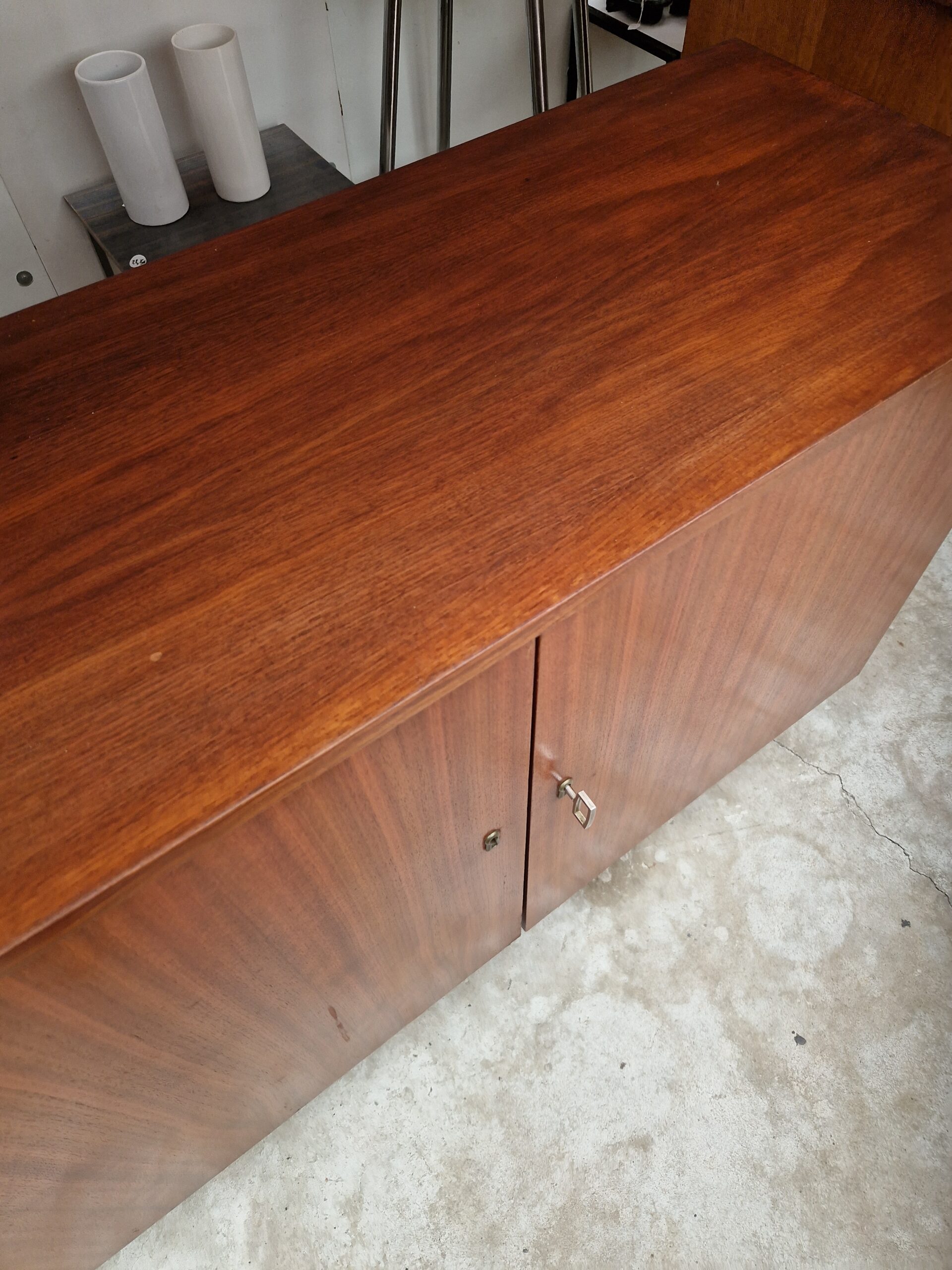 Vintage dressoir 160cm ladefronten met houtmotief - Afbeelding 9