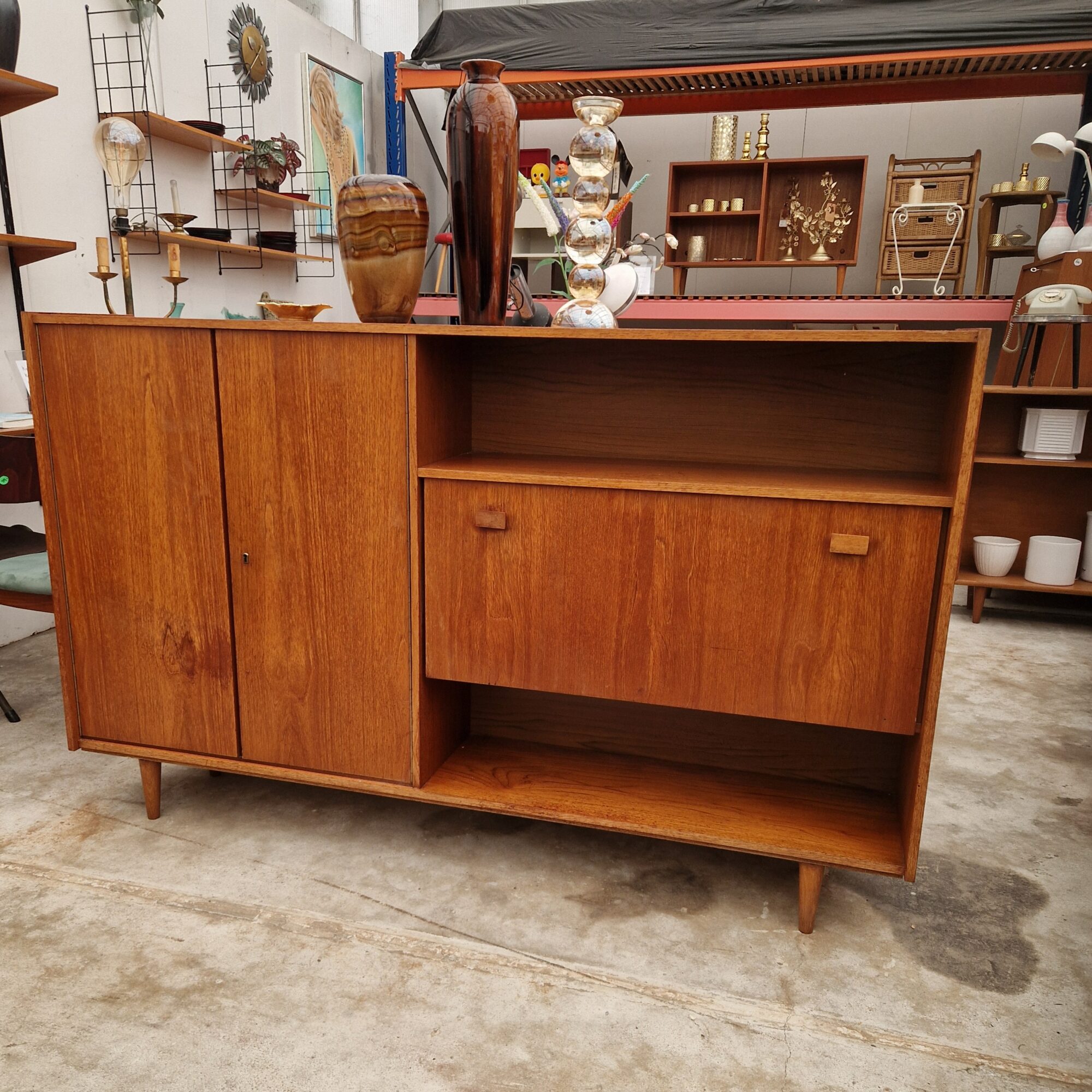 Vintage wandkast 178cm met twee open vakken