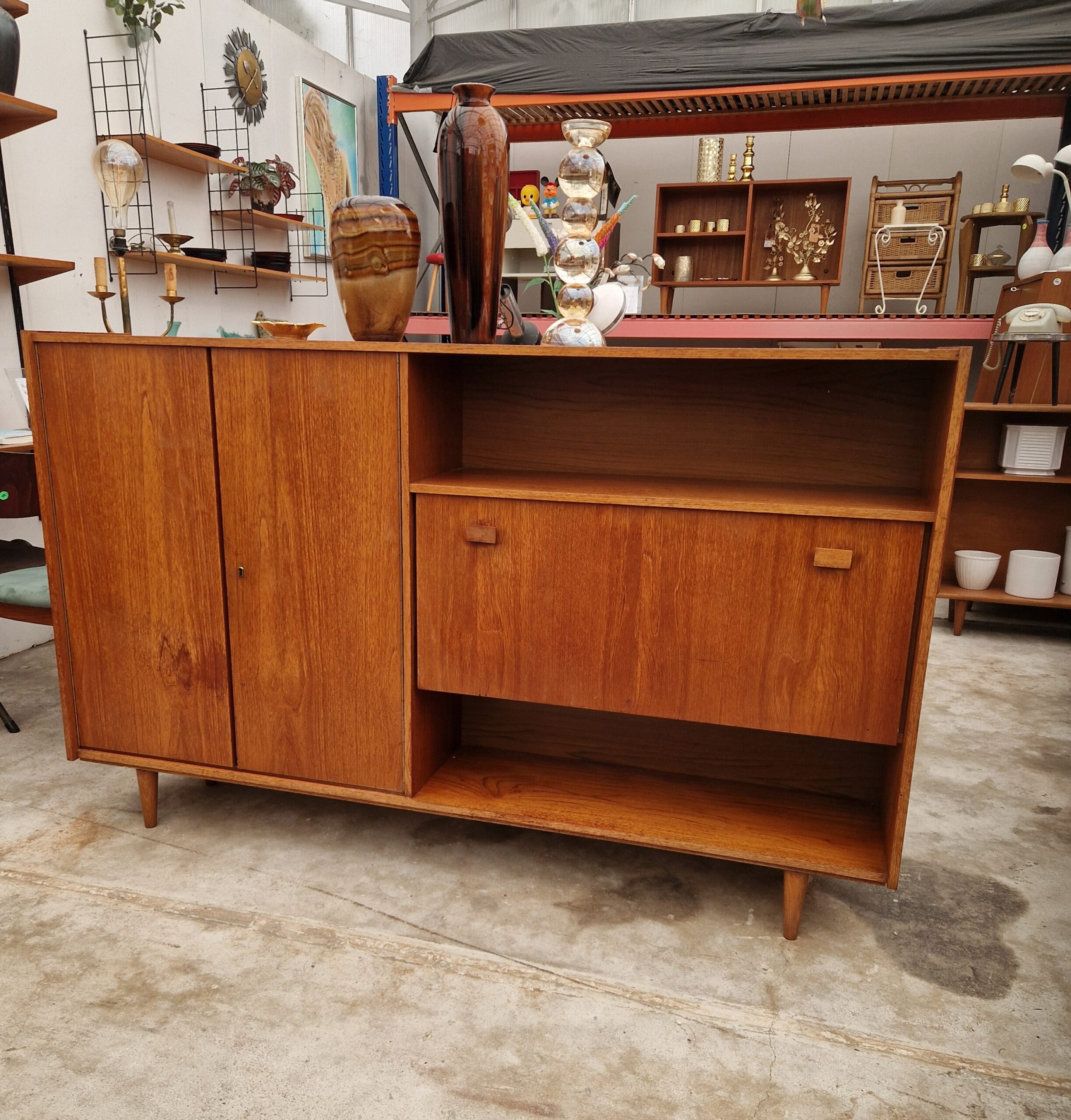 Vintage wandkast 178cm met twee open vakken