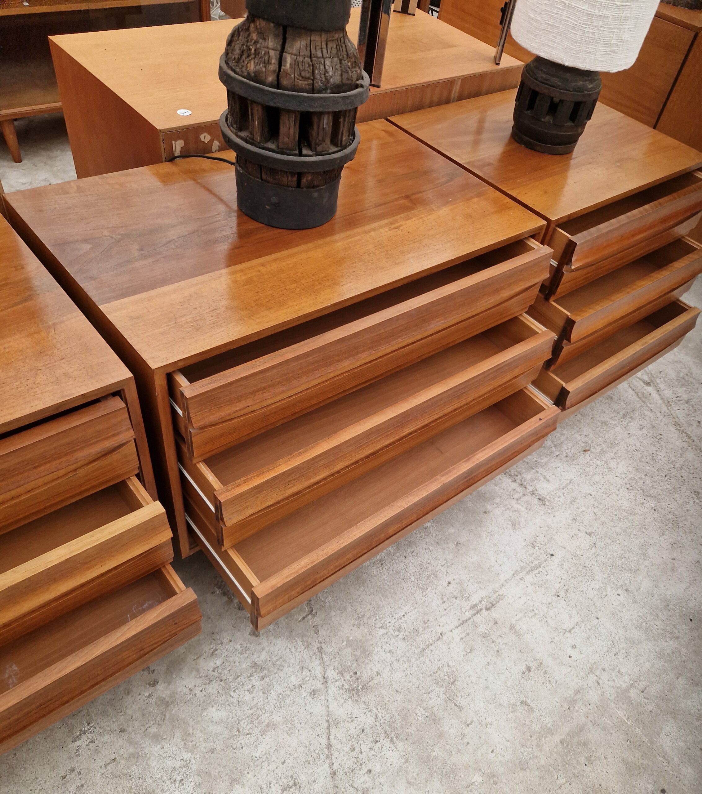 Drie vintage ladenkastjes ook als een dressoir tvmeubel 220cm - Afbeelding 7
