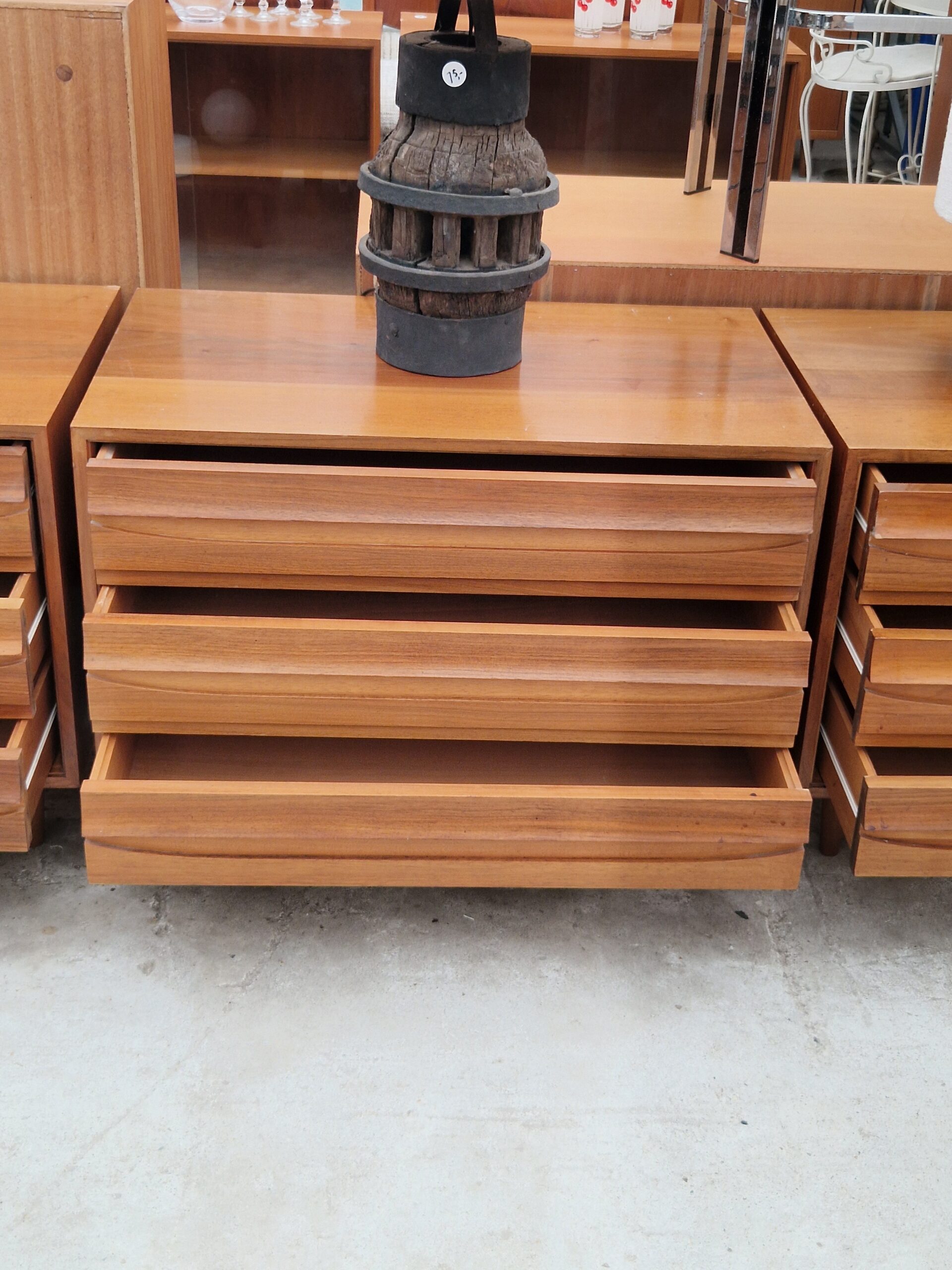 Drie vintage ladenkastjes ook als een dressoir tvmeubel 220cm - Afbeelding 9