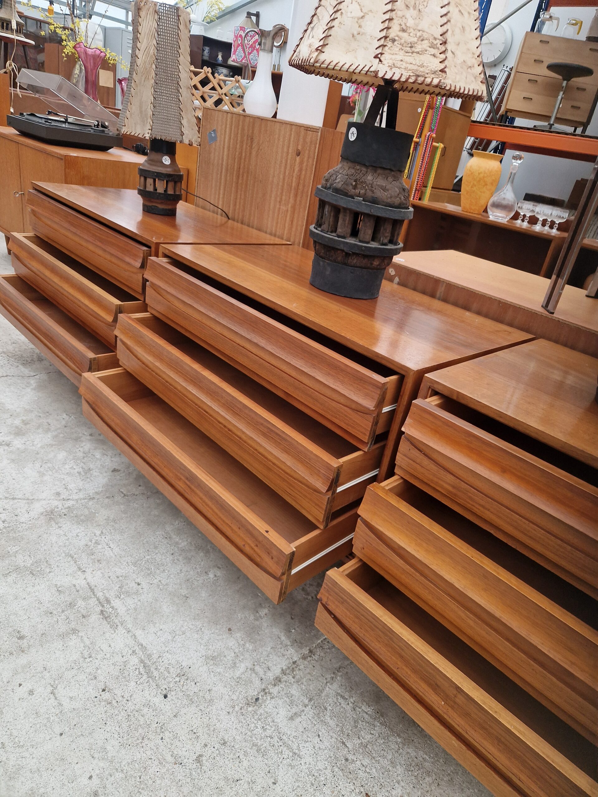 Drie vintage ladenkastjes ook als een dressoir tvmeubel 220cm - Afbeelding 8