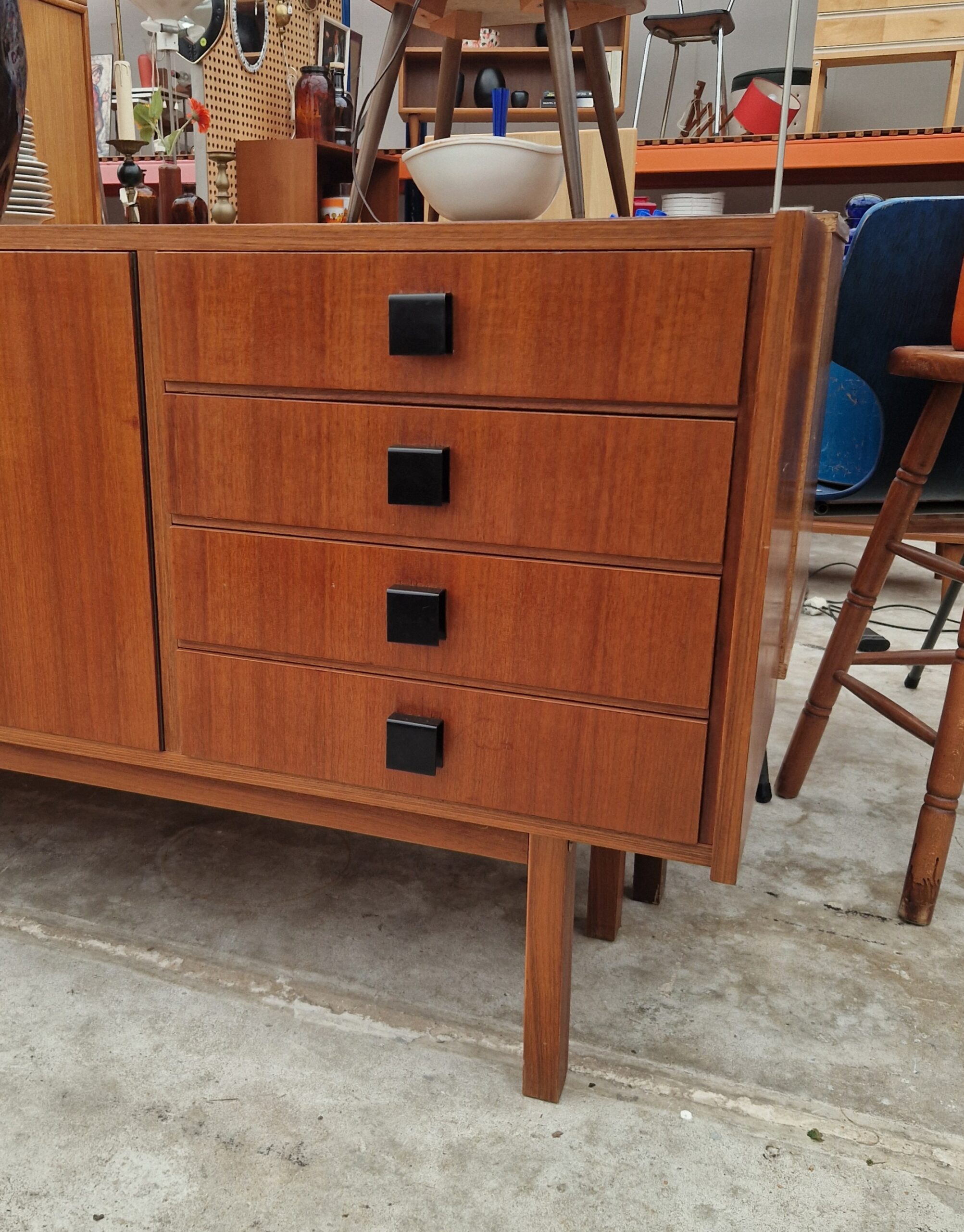 Vintage dressoir 200cm met zwart ijzeren grepen - Afbeelding 3