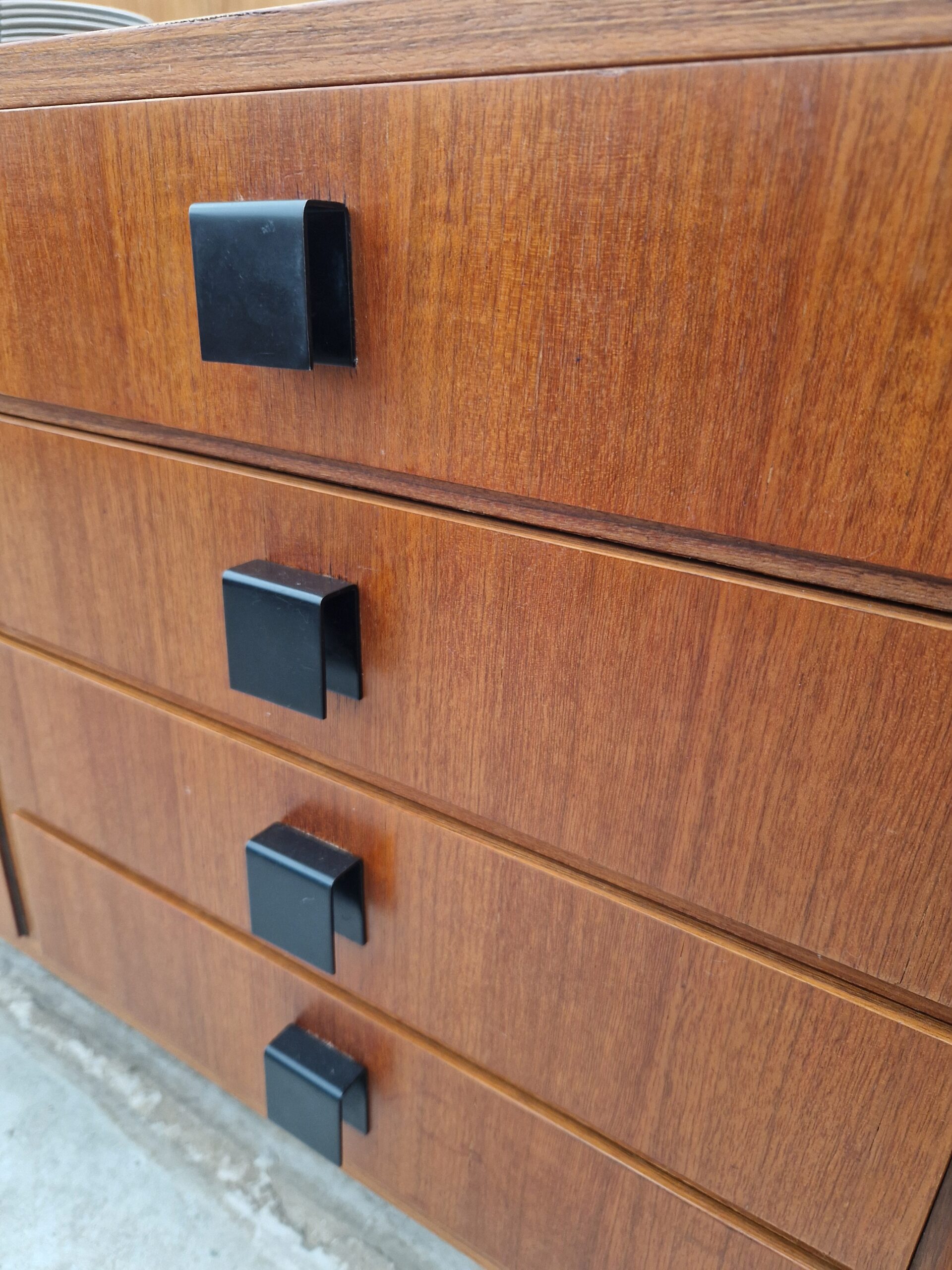 Vintage dressoir 200cm met zwart ijzeren grepen - Afbeelding 4
