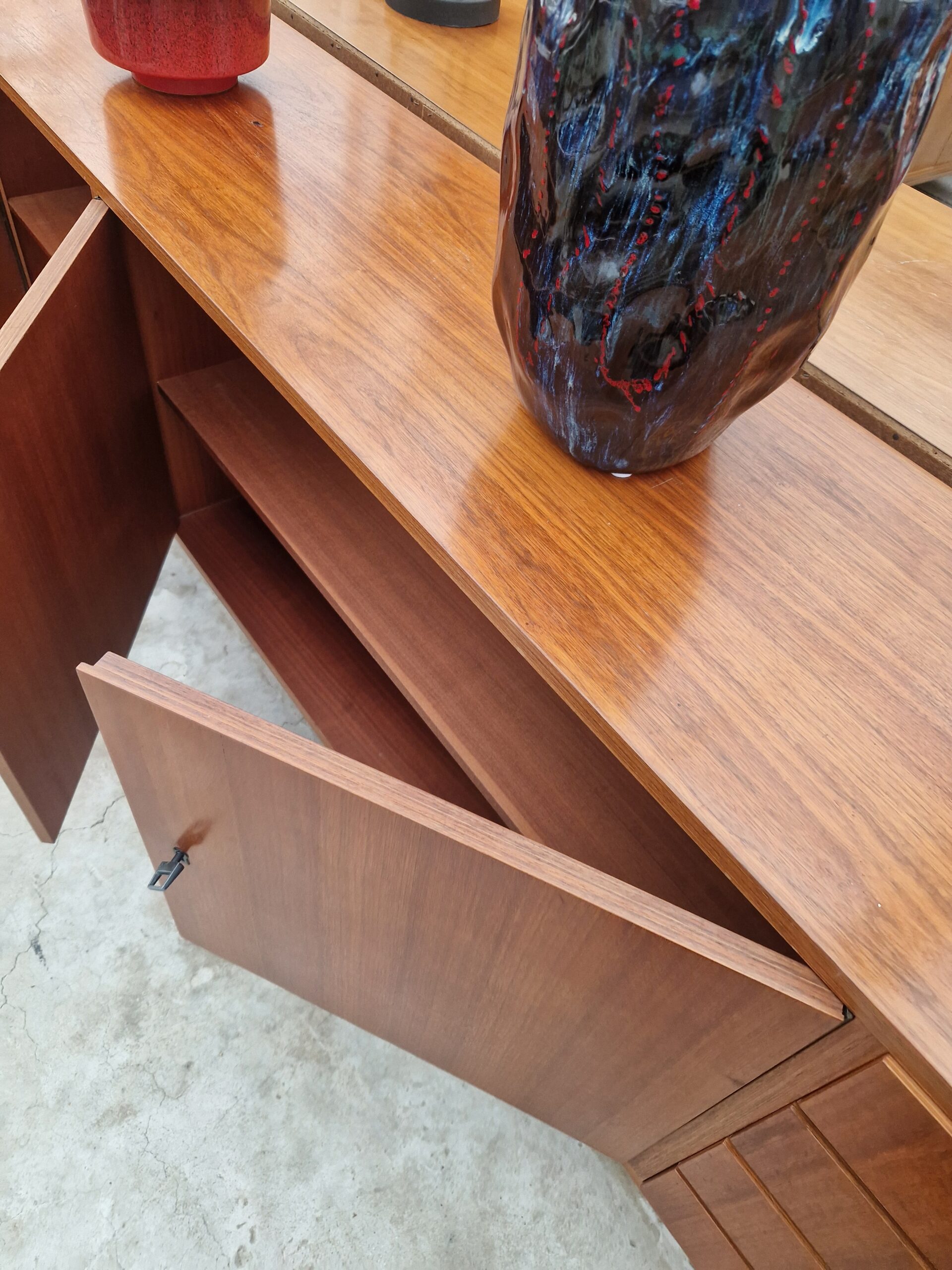 Vintage dressoir 200cm met zwart ijzeren grepen - Afbeelding 9