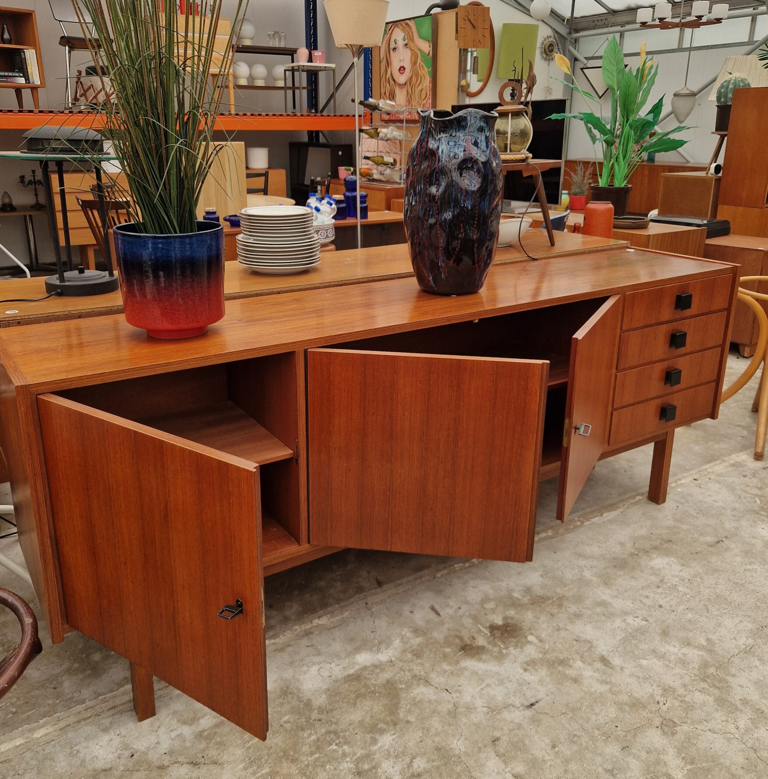Vintage dressoir 200cm met zwart ijzeren grepen - Afbeelding 11