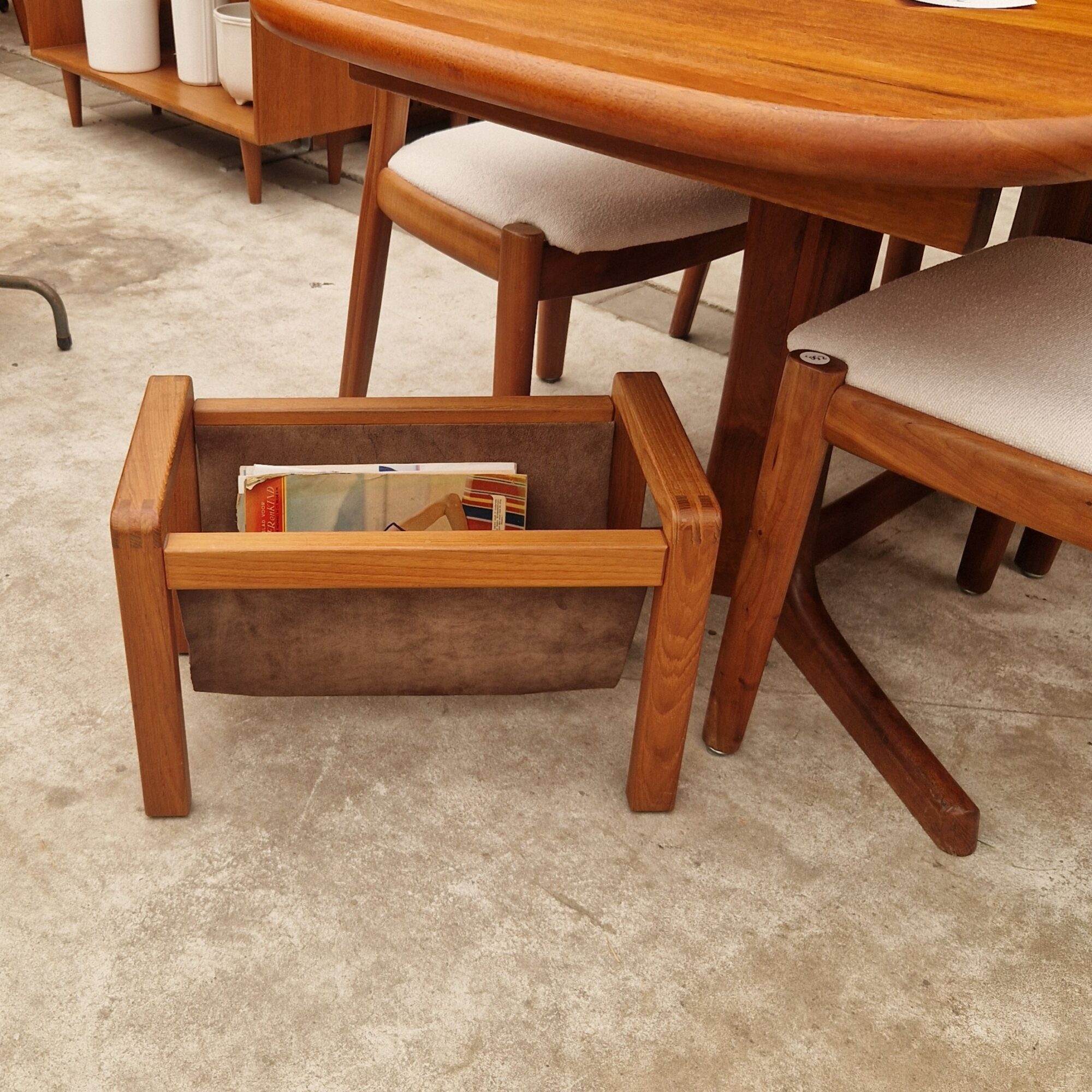 Vintage Deense teakhouten lectuurbak