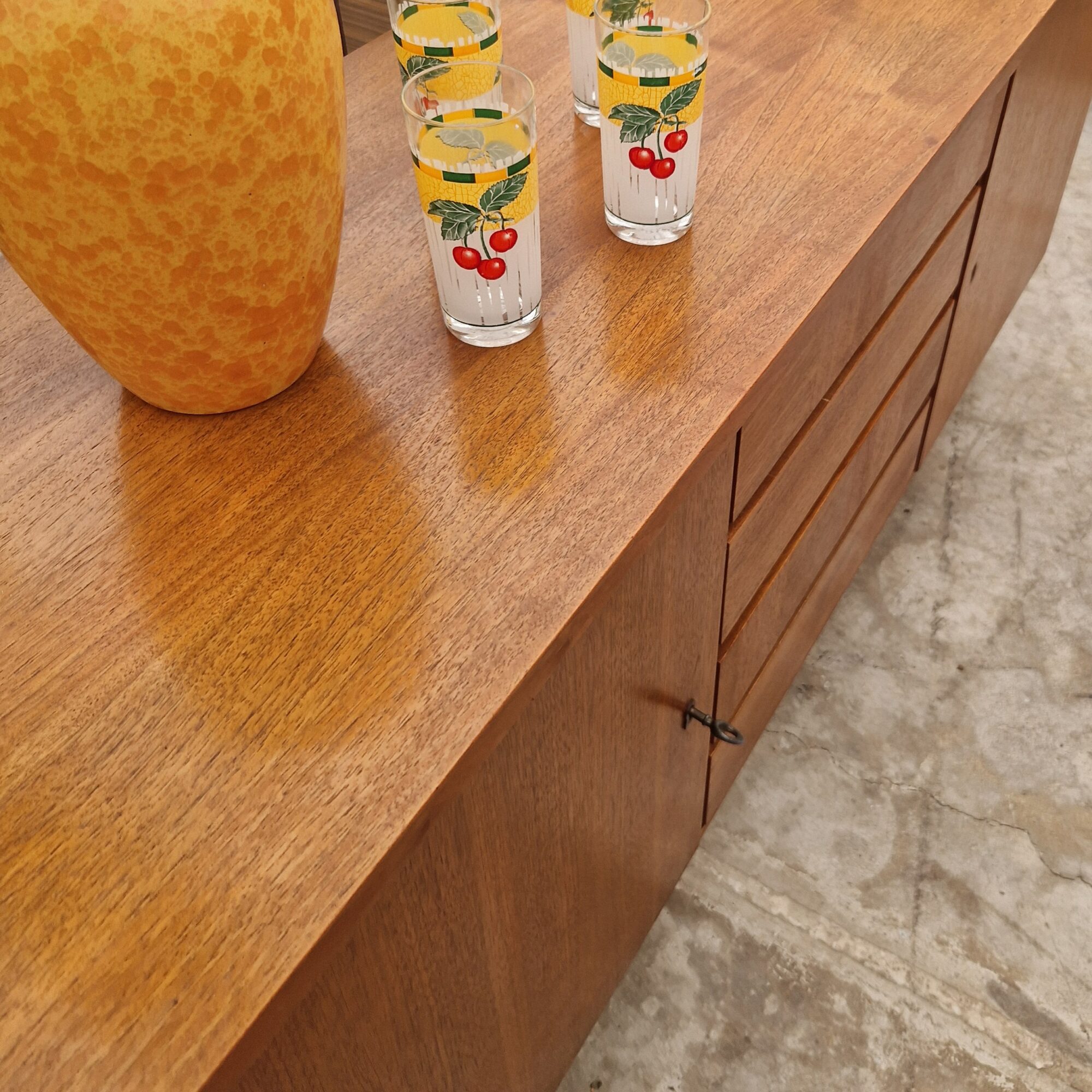 Vintage dressoir 150cm