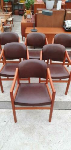 Zes vintage stoelen teakhout